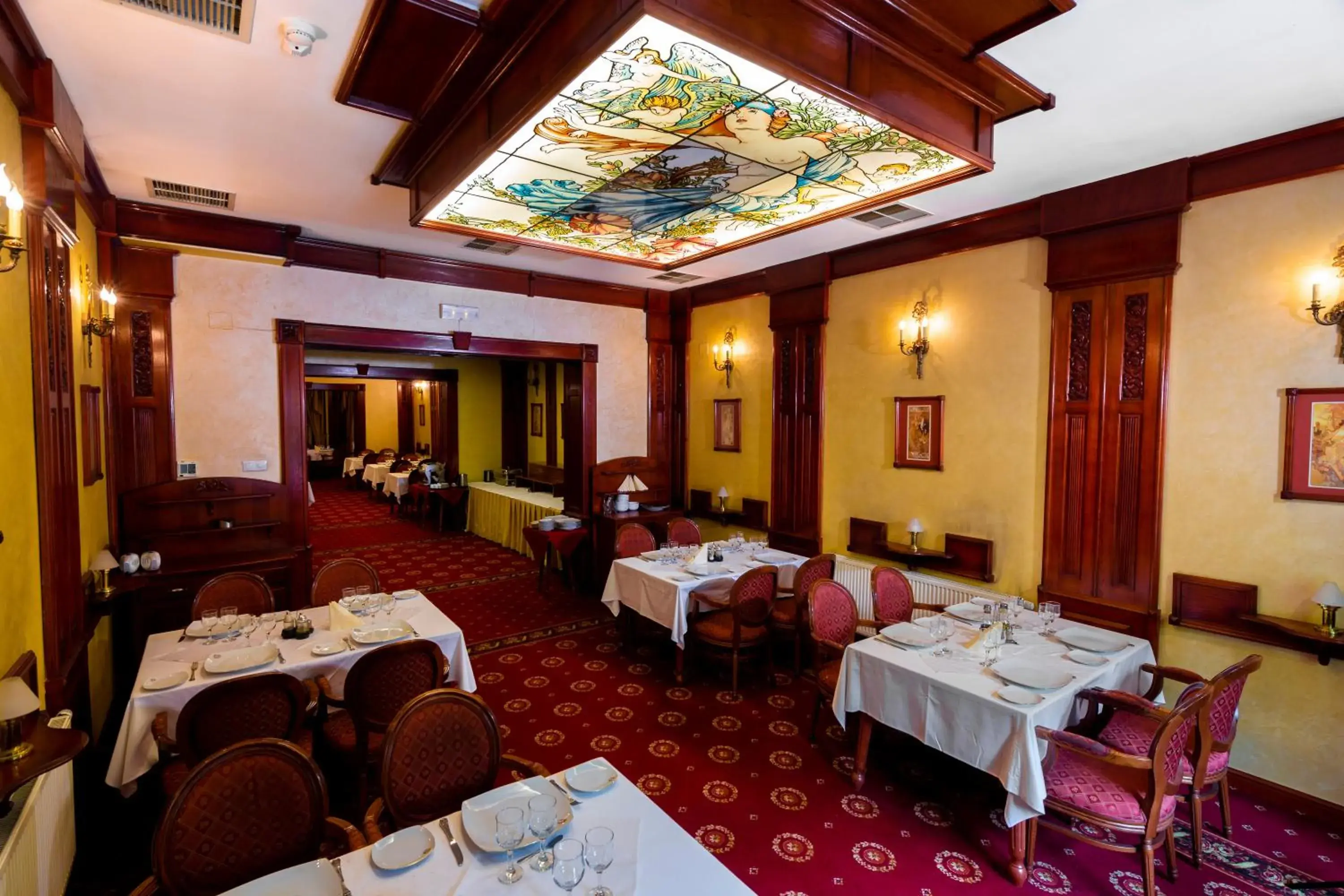 Restaurant/places to eat in Hotel Golden House Restaurant/places to eat in Hotel Golden House