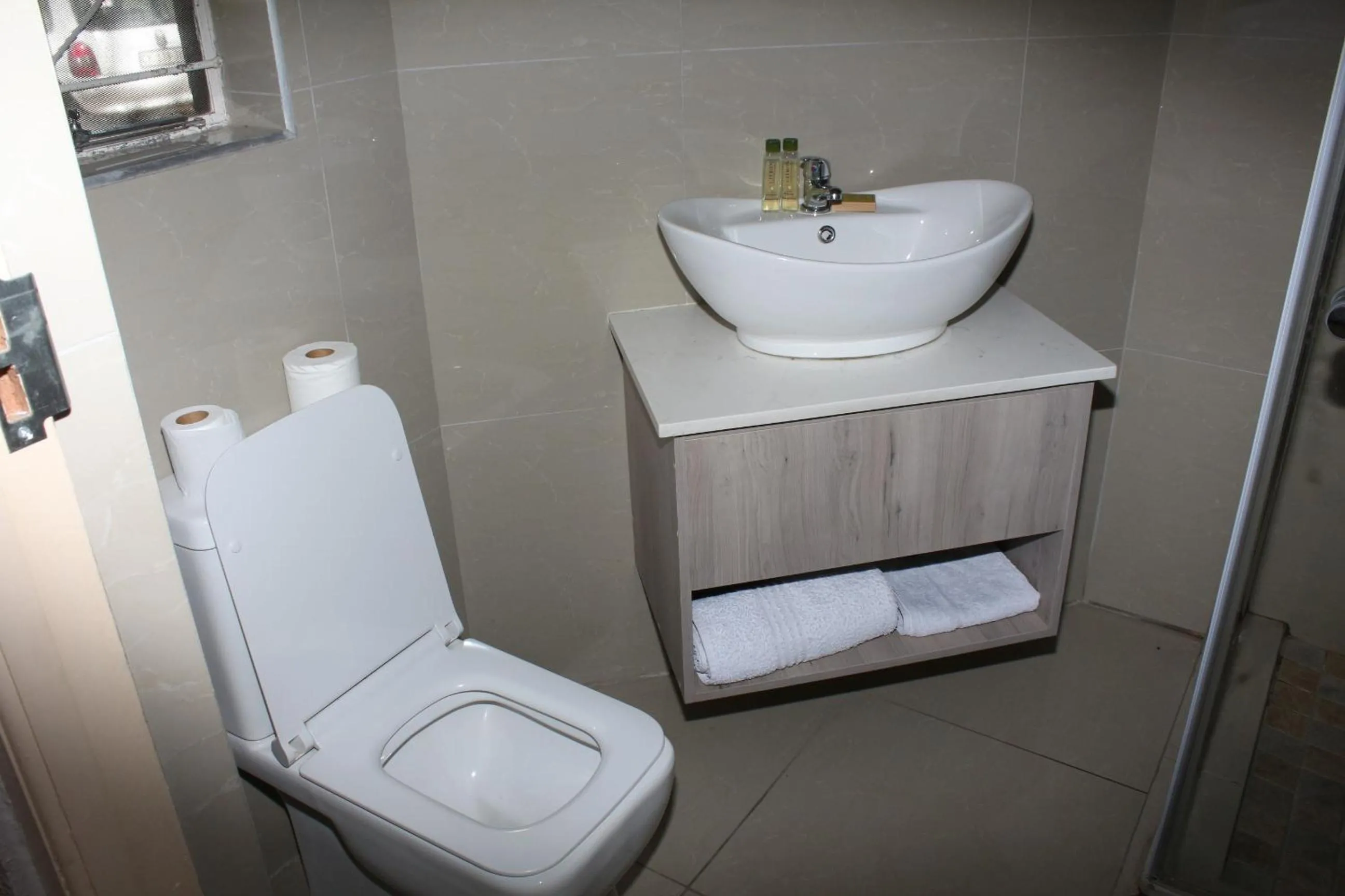 Double or Twin Room with Shower in MO MAJOR