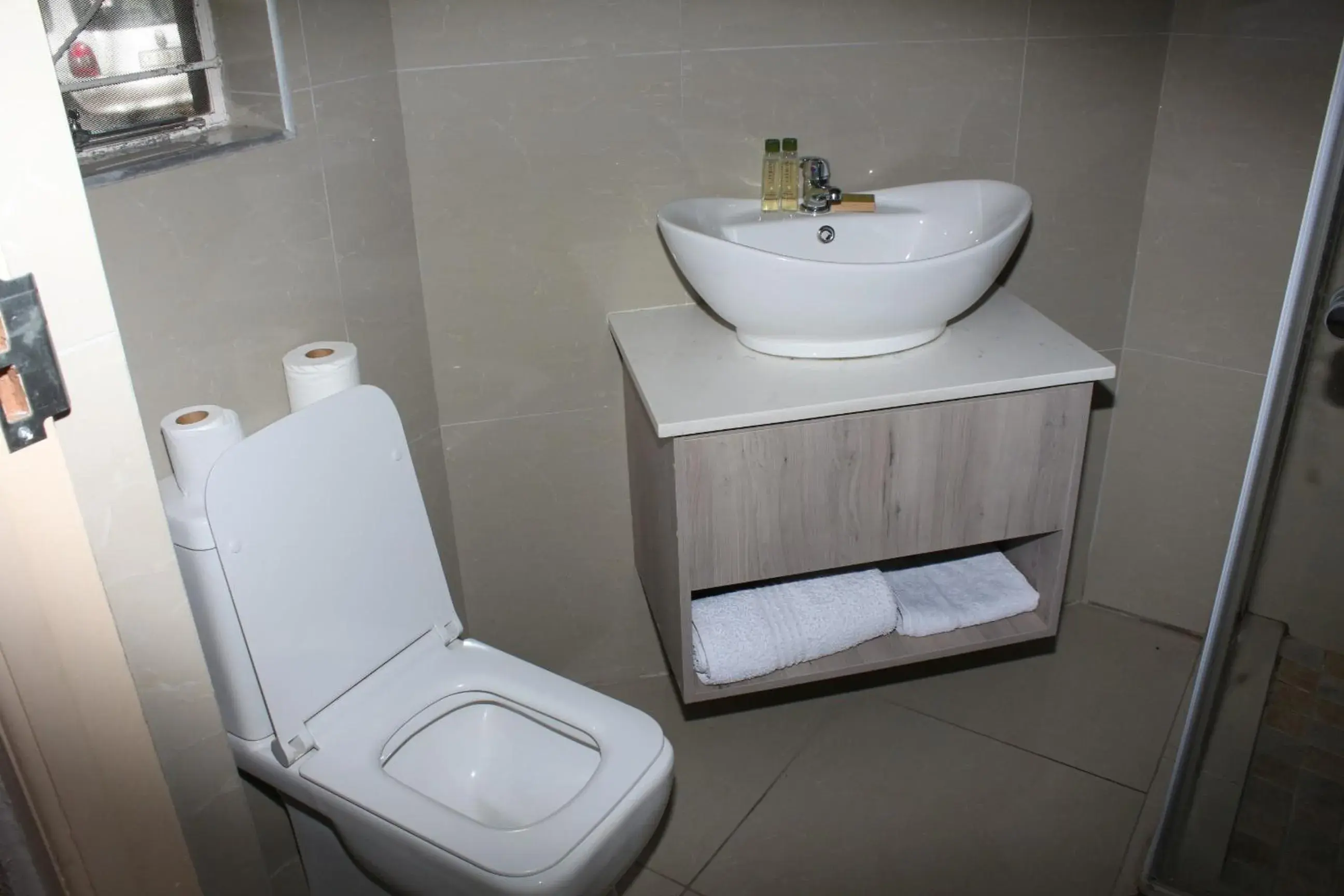 Double or Twin Room with Shower in MO MAJOR Double or Twin Room with Shower in MO MAJOR