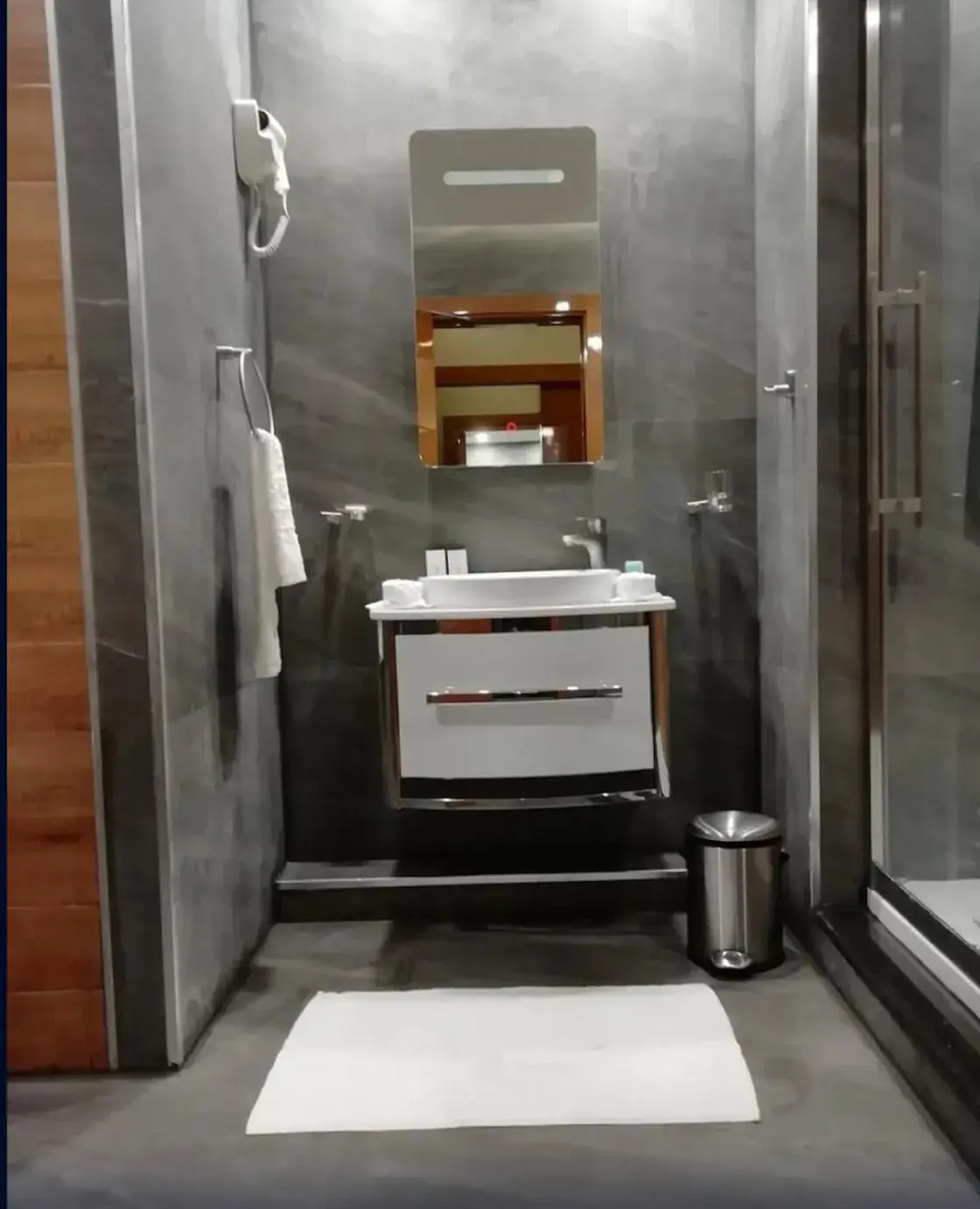 Ferdi Lilly Ferdi Lilly