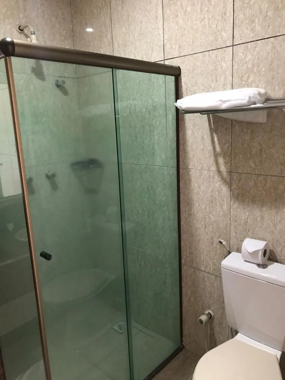 Shower in Hotel Aquarius do Vale