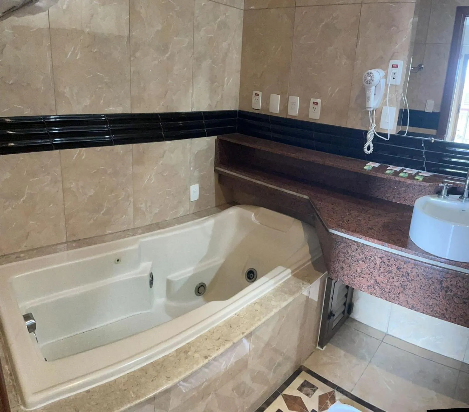Hot Tub in Hotel Aquarius do Vale
