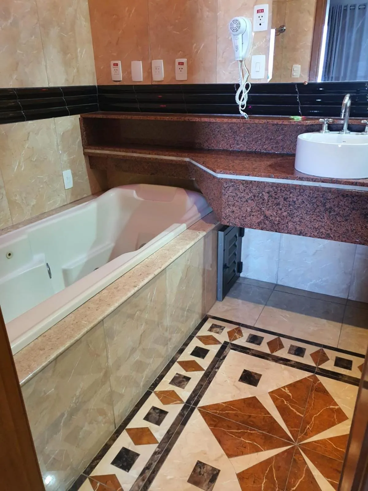 Hot Tub in Hotel Aquarius do Vale