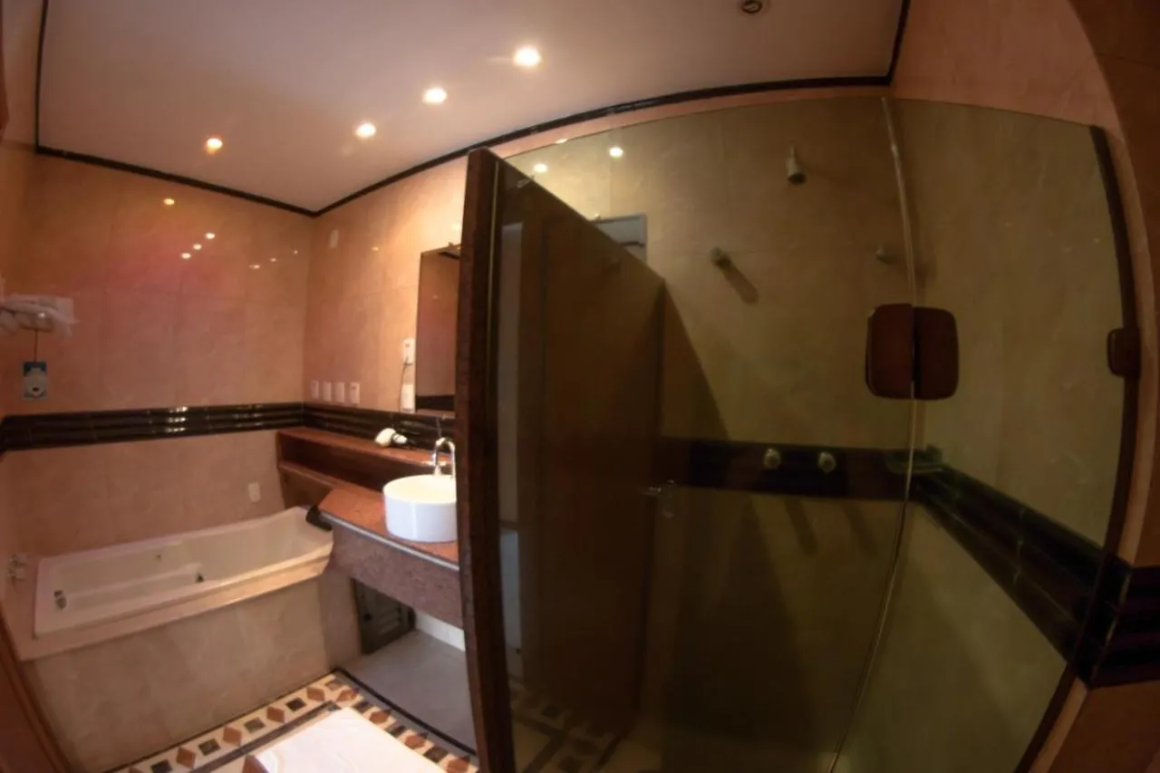 Shower in Hotel Aquarius do Vale