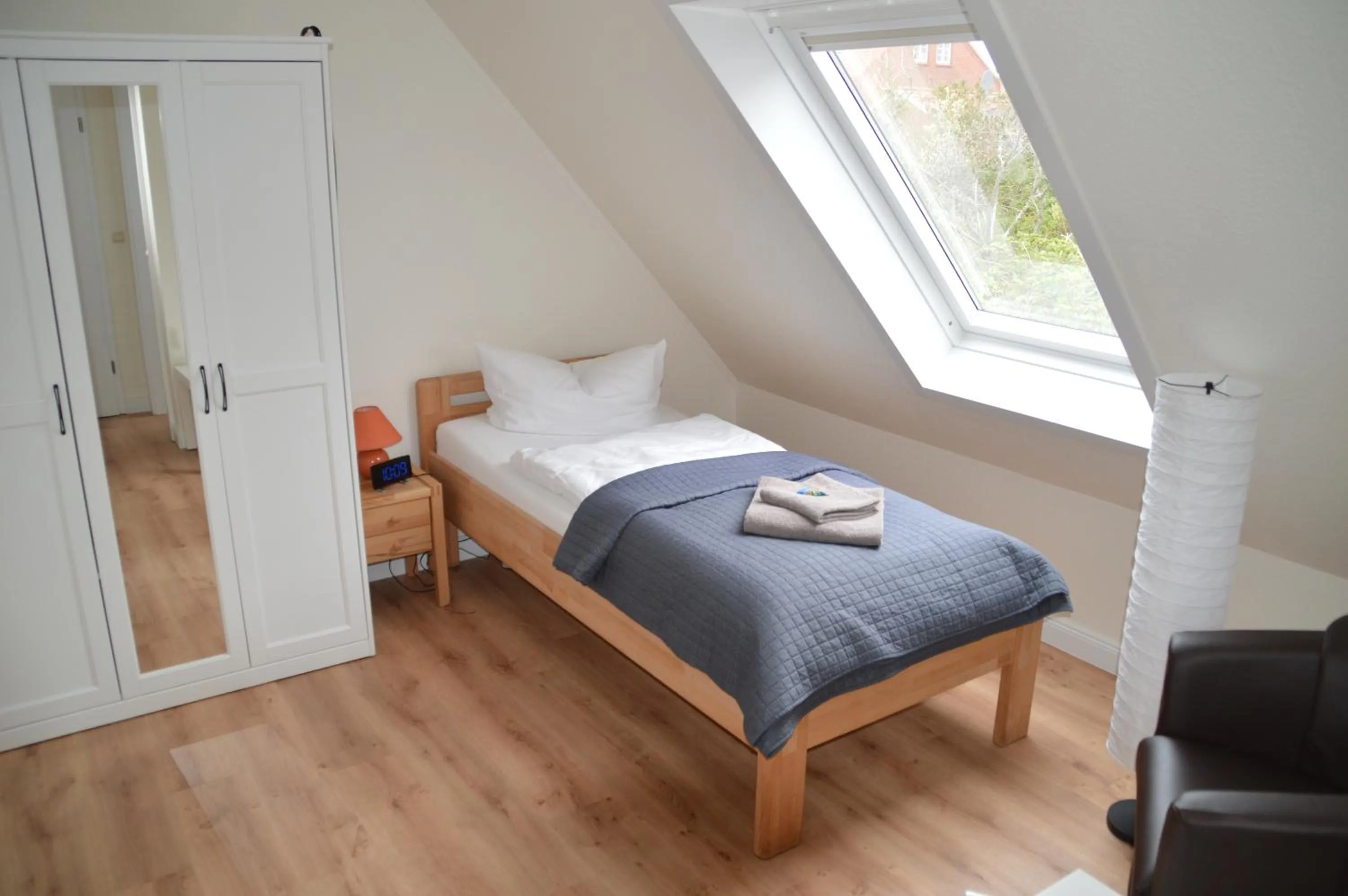 Photo of the whole room, Bed in Hotel Südstrand Amrum