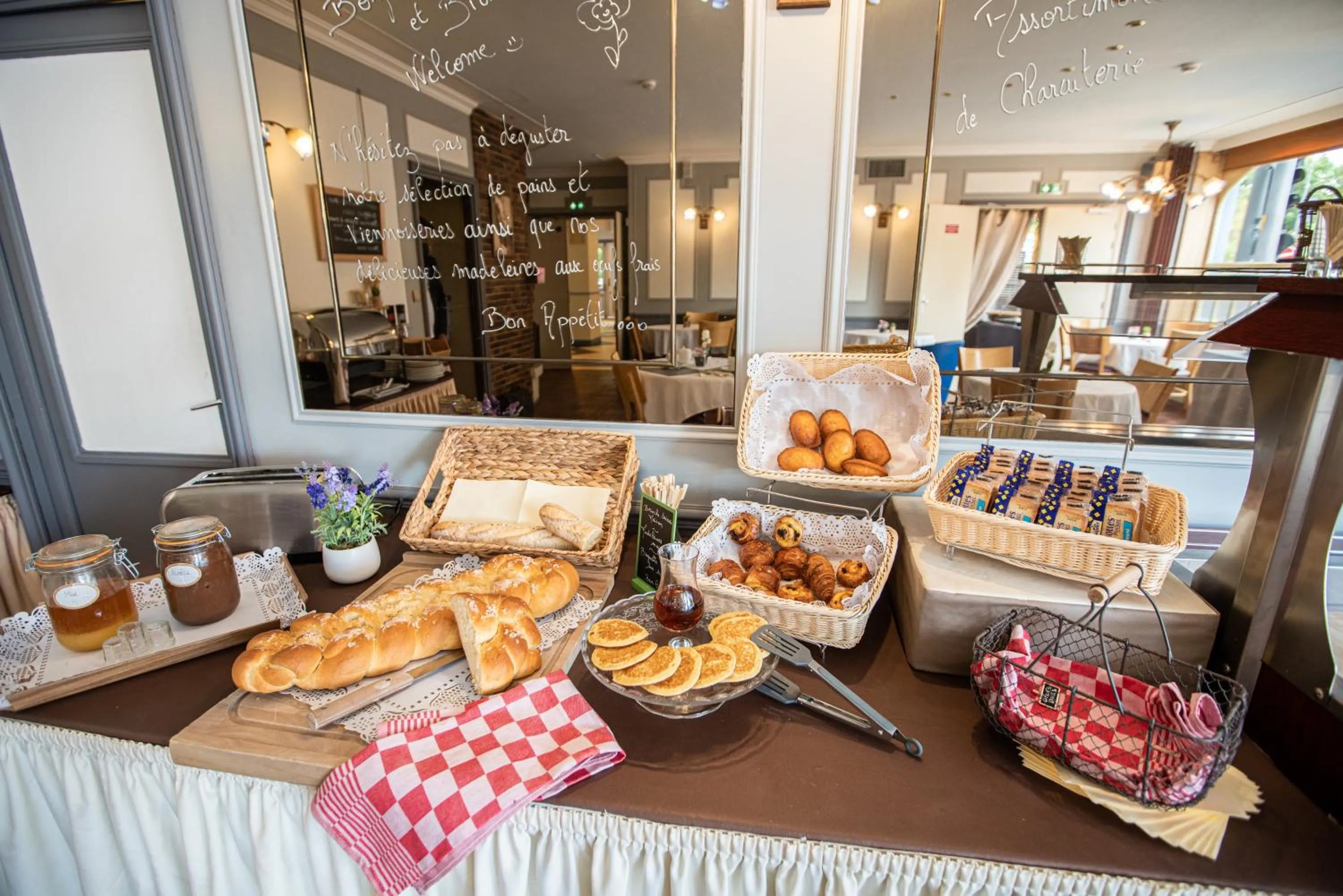 Breakfast in Chenal Hotel