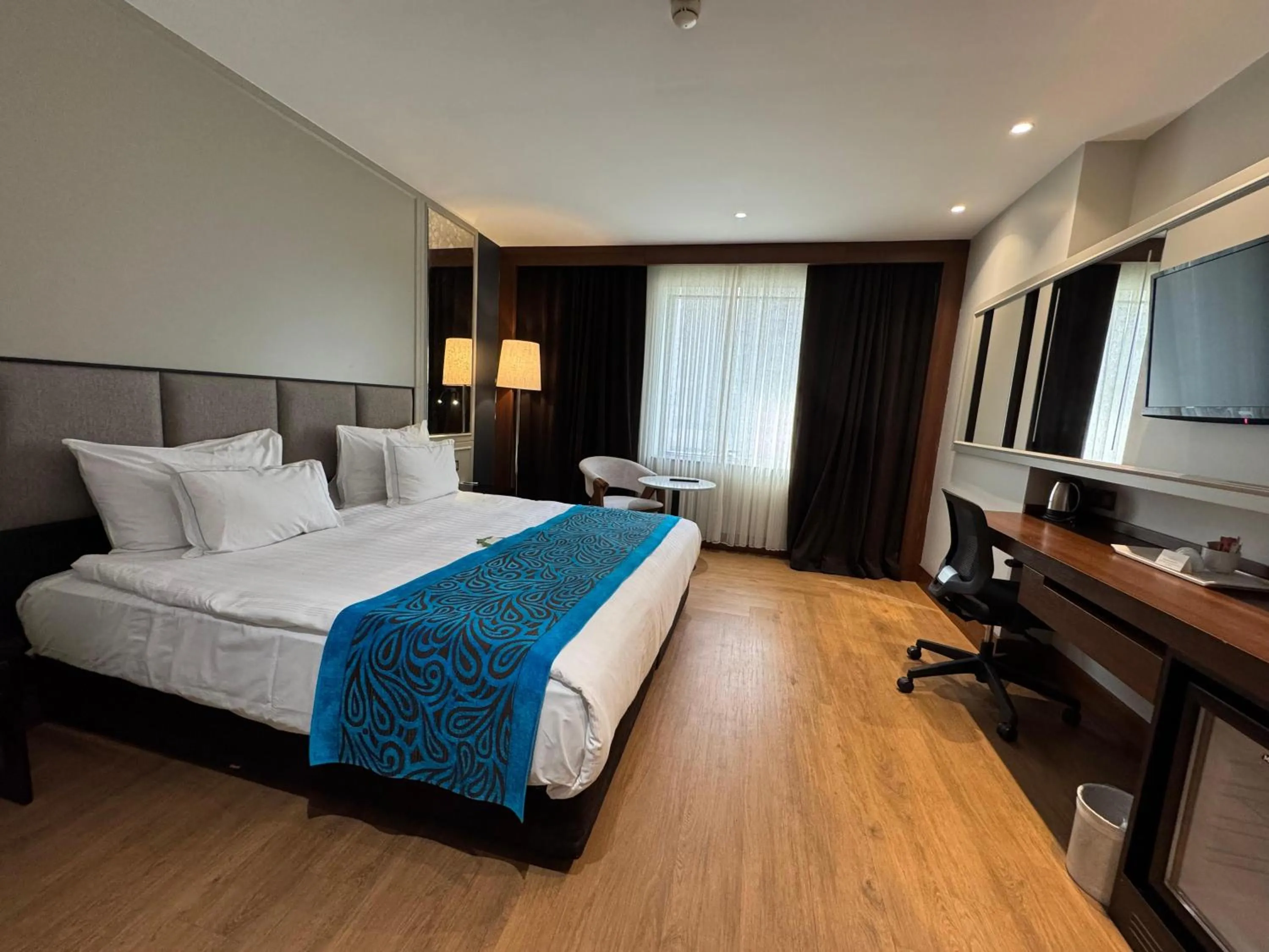 Bedroom, Bed in Teymur Continental Hotel