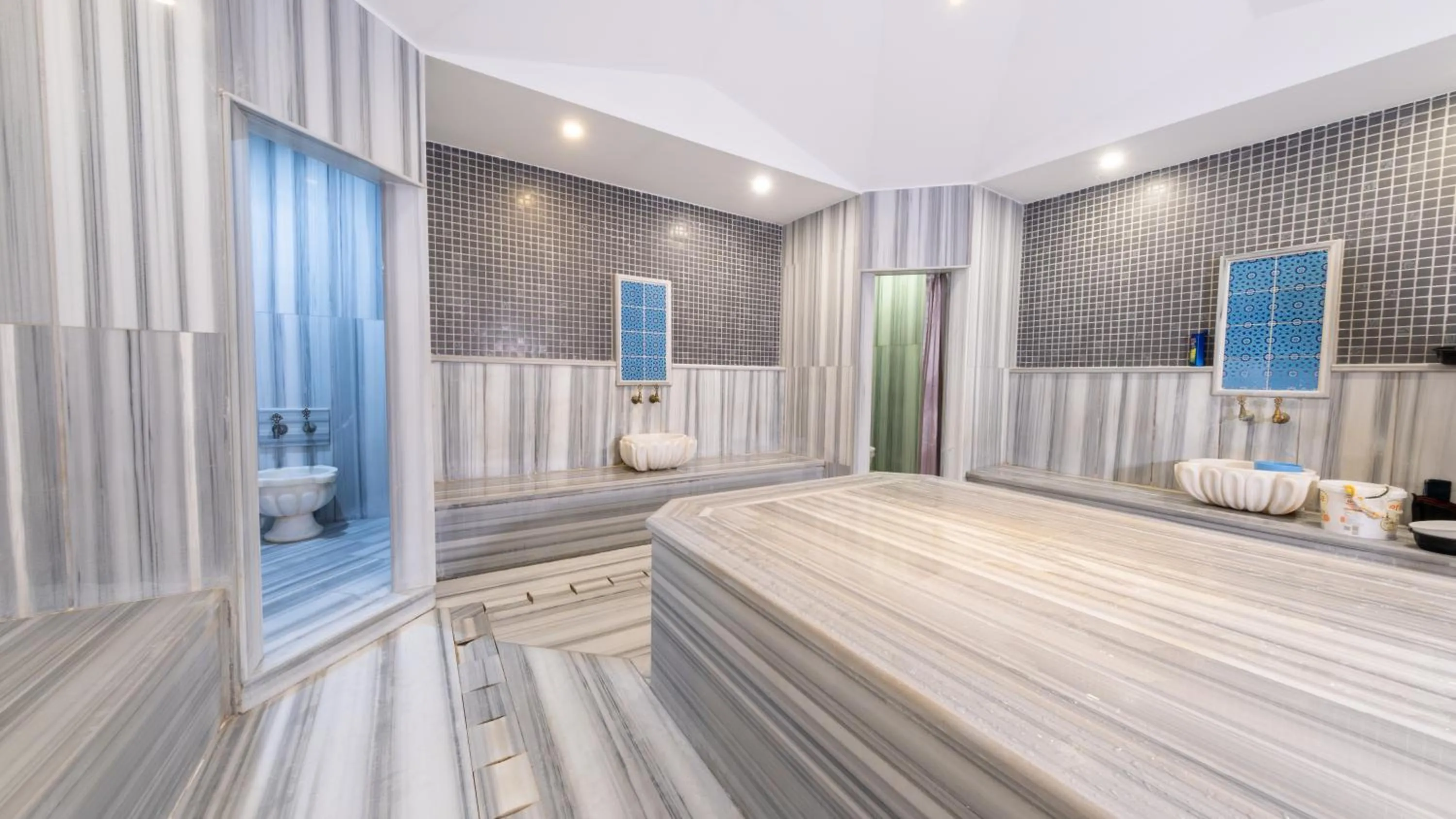 Public Bath in Teymur Continental Hotel