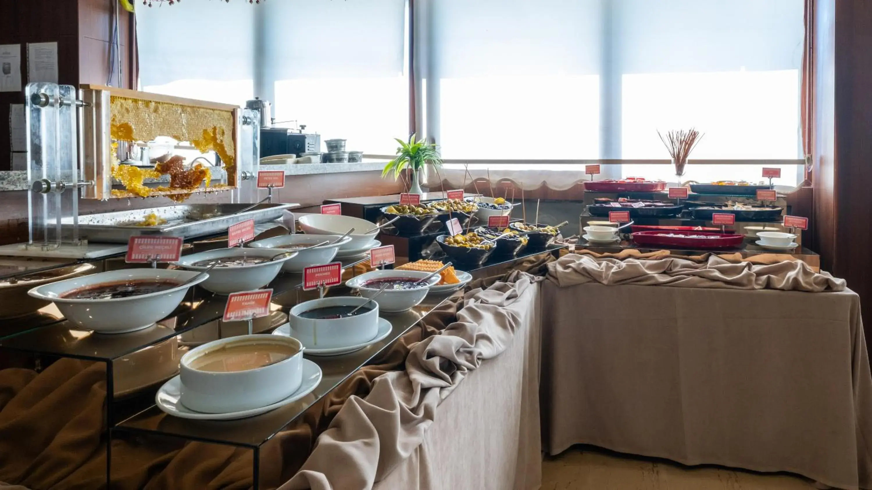 Breakfast in Teymur Continental Hotel Breakfast in Teymur Continental Hotel