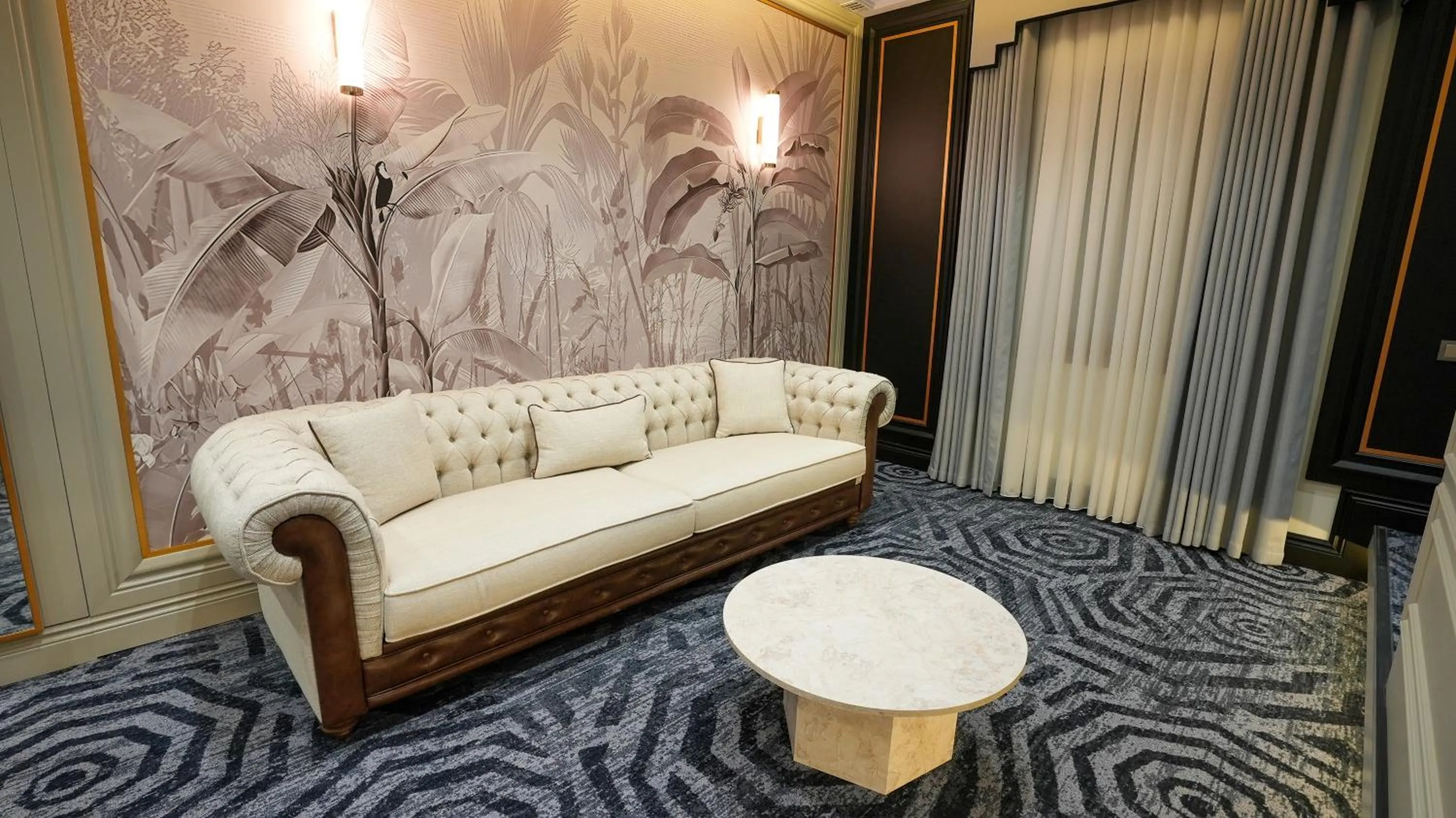 Seating area in Teymur Continental Hotel