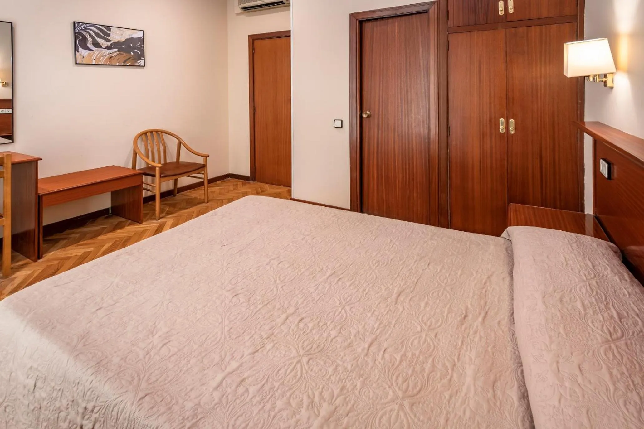 Bedroom in Hotel Niza