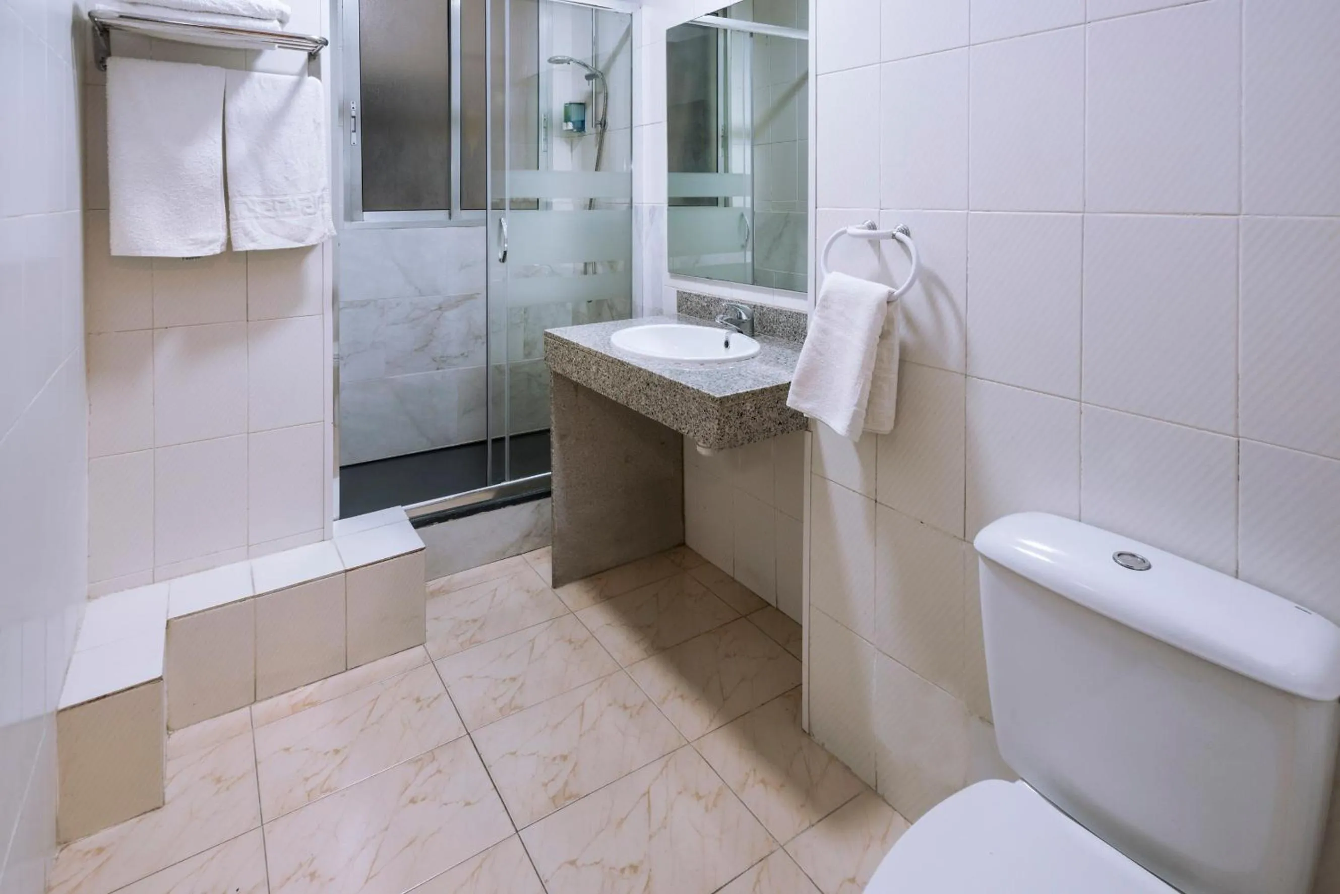 Bathroom in Hotel Niza