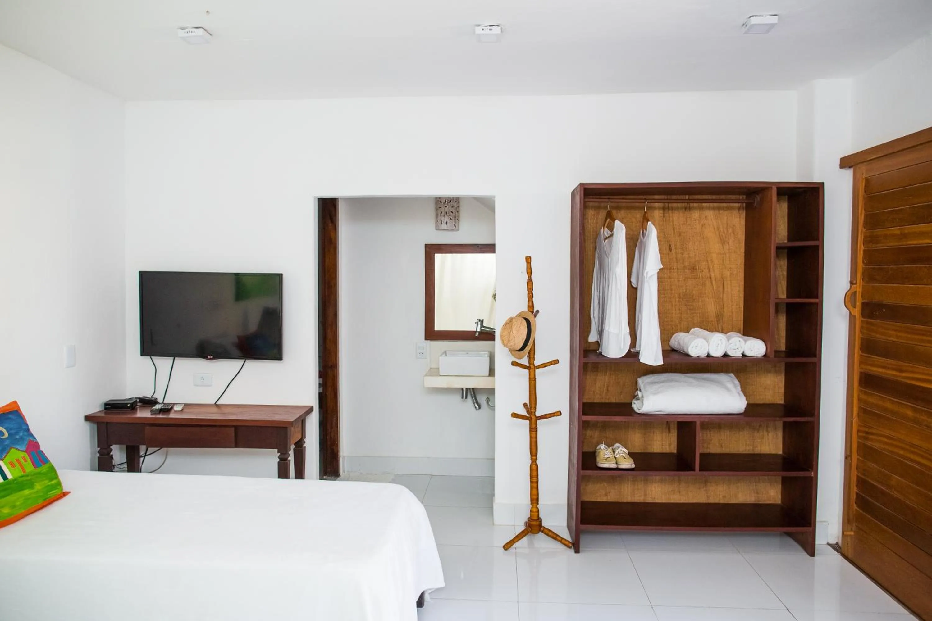 Bedroom, Bed in Pousada Jequitibá