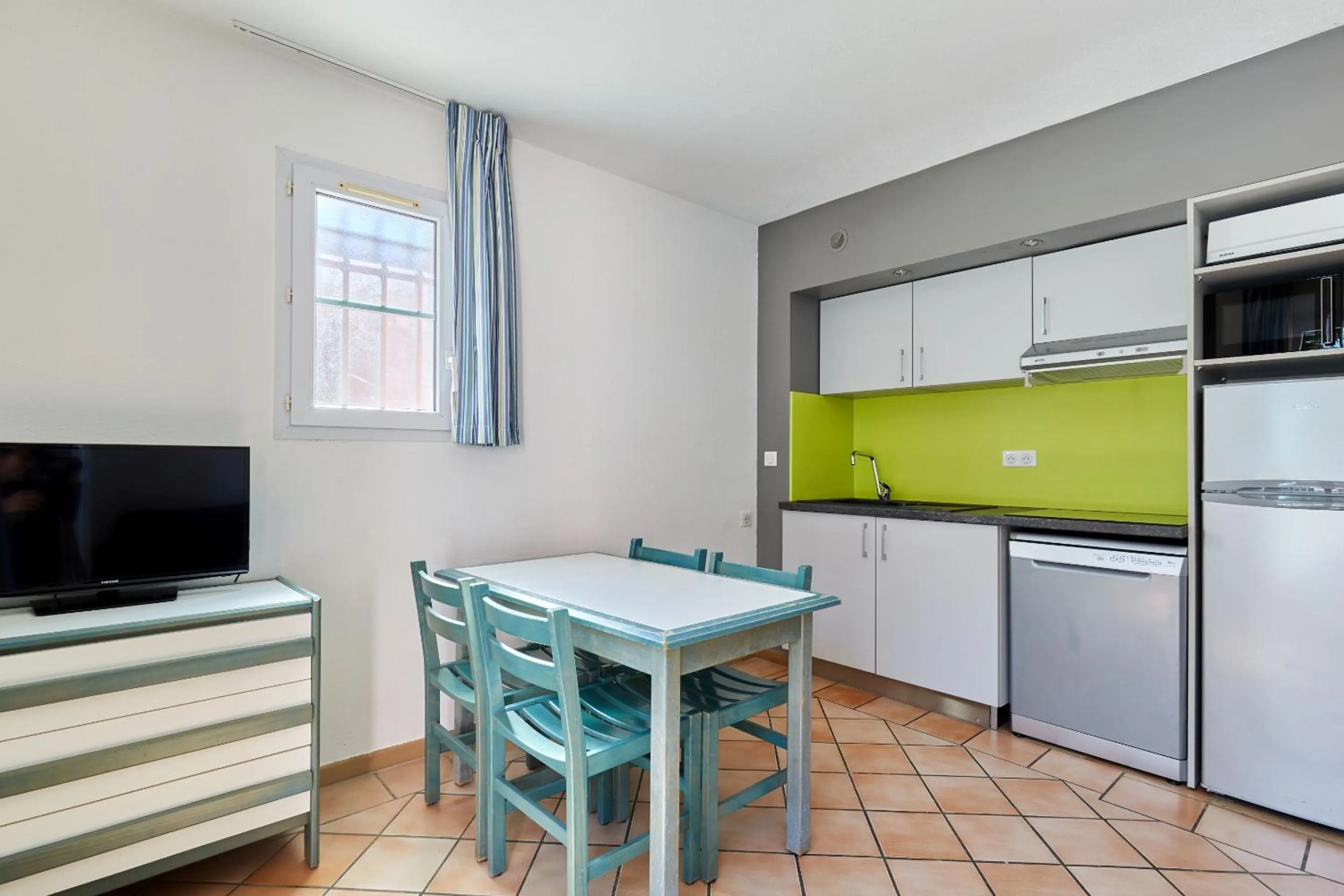 Kitchen or kitchenette in Résidence Odalys La Palmeraie