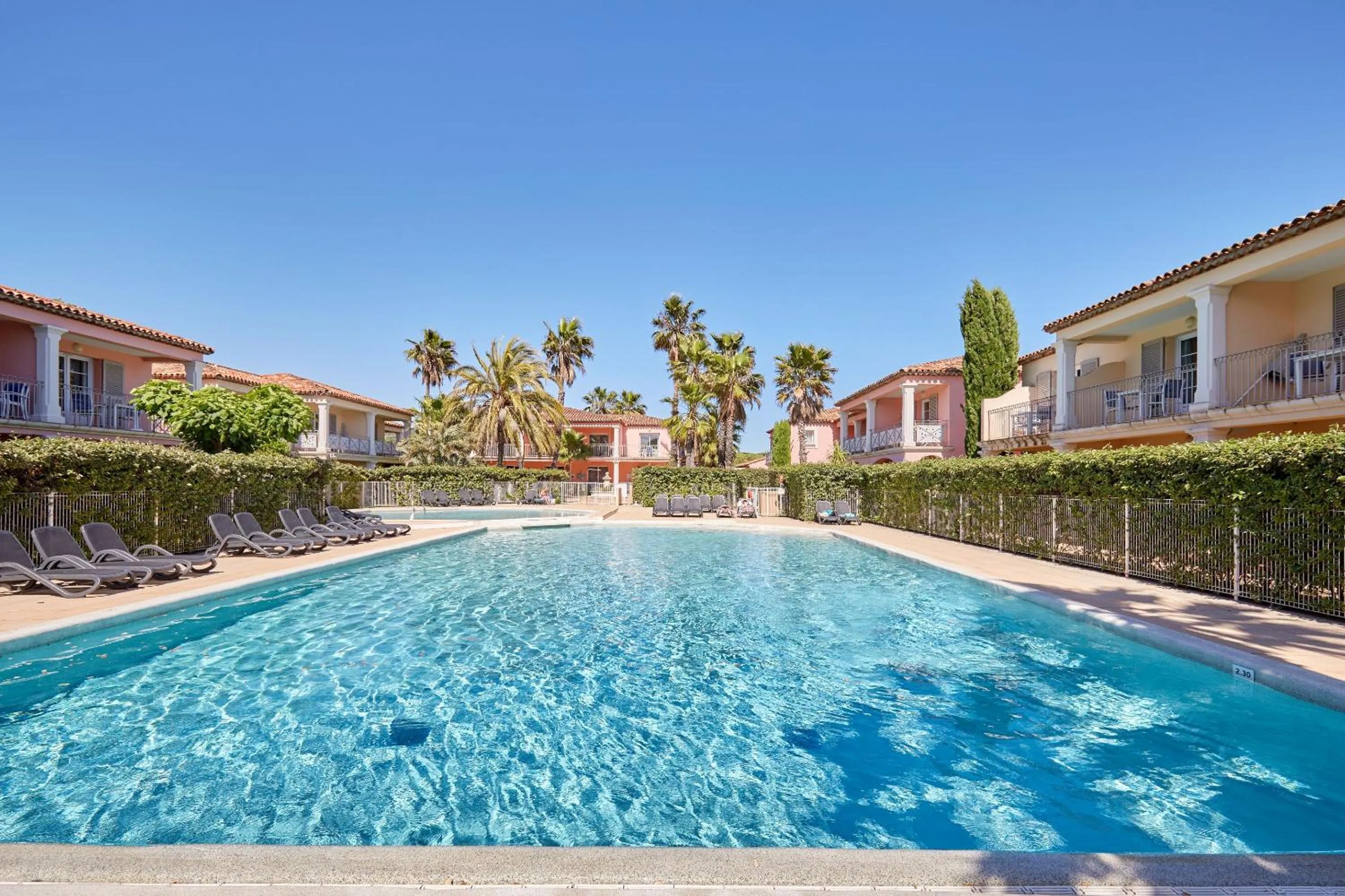 Swimming pool in Résidence Odalys La Palmeraie