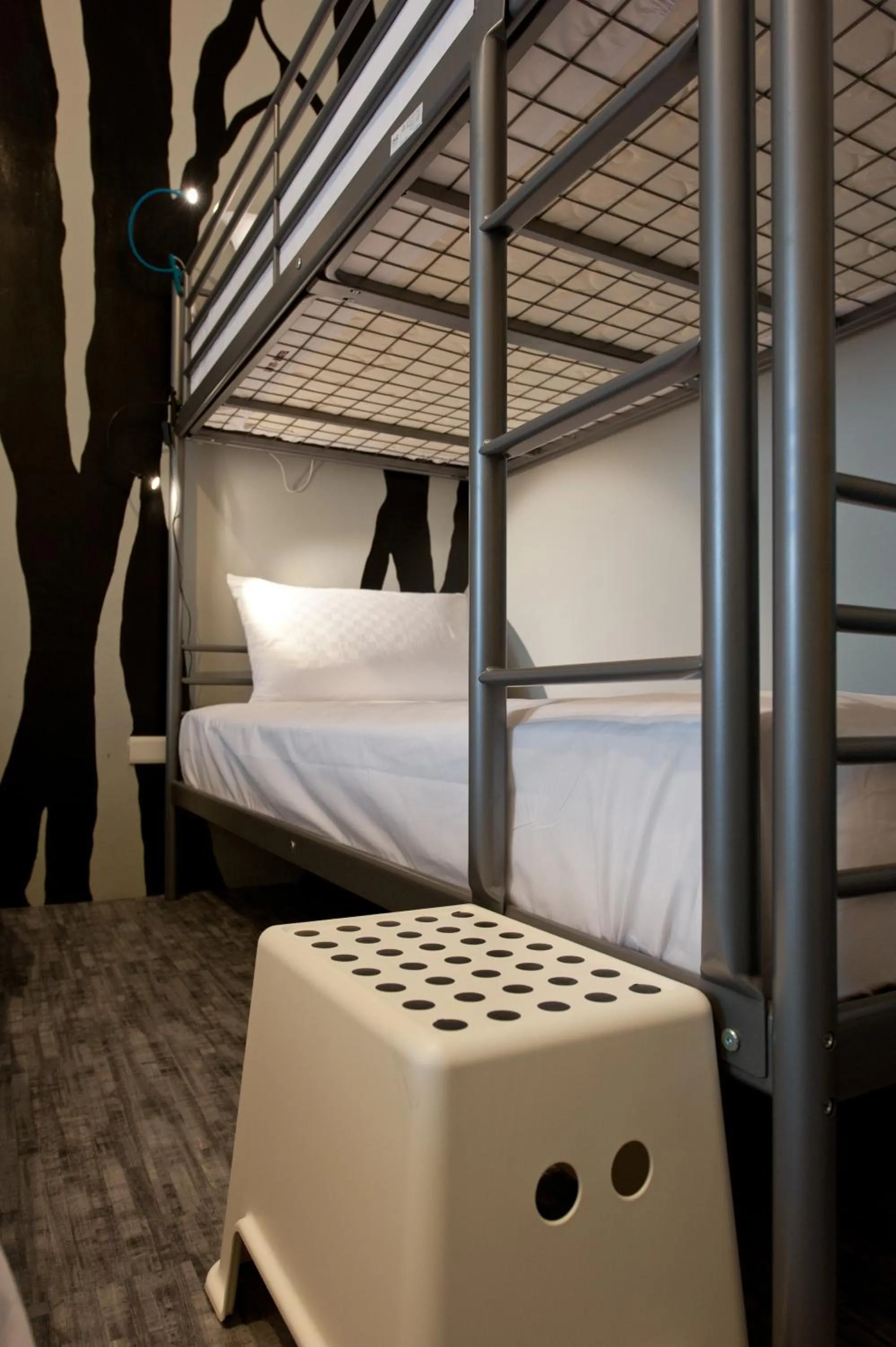 Bed in Leo 111/Arena Ruifeng