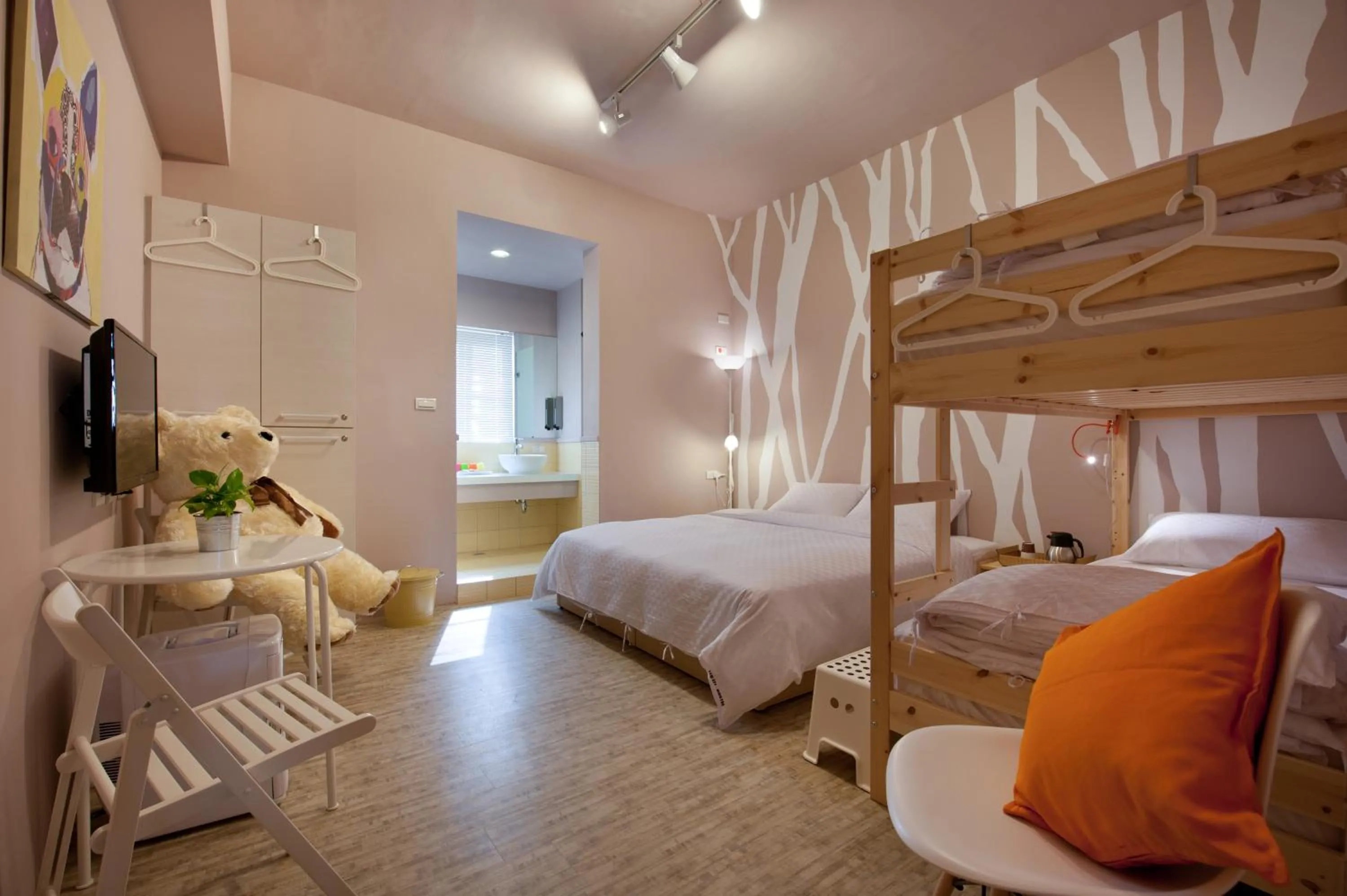 Bed in Leo 111/Arena Ruifeng
