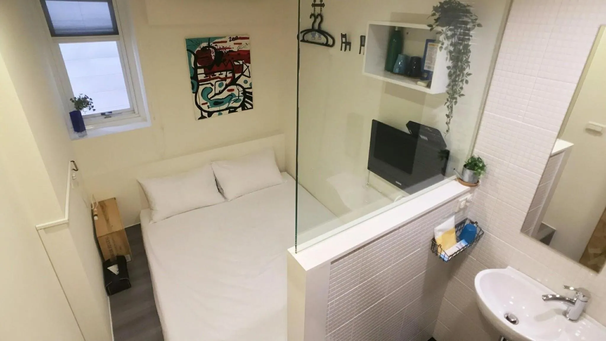 Bed in Leo 111/Arena Ruifeng