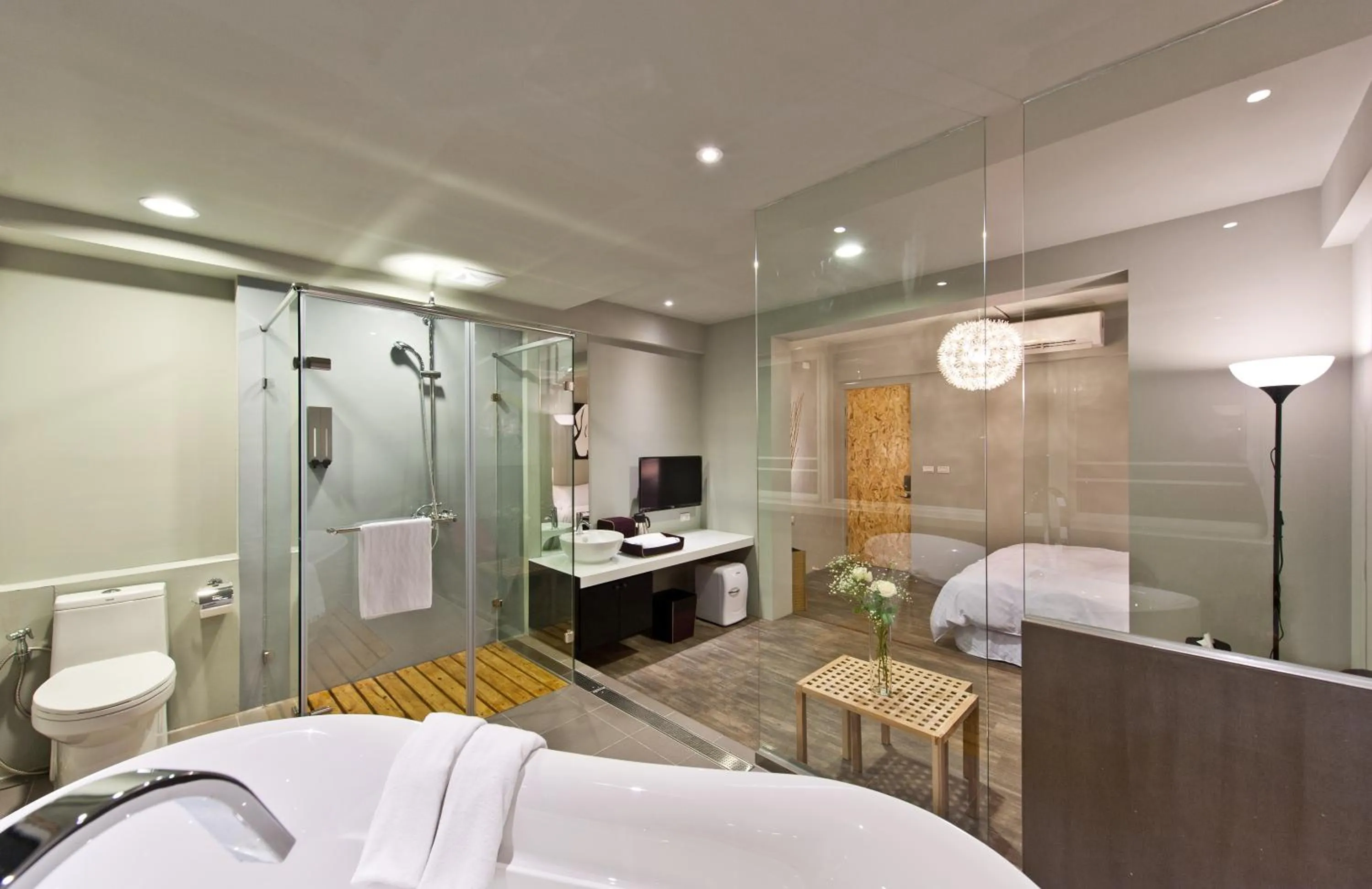 Bed in Leo 111/Arena Ruifeng