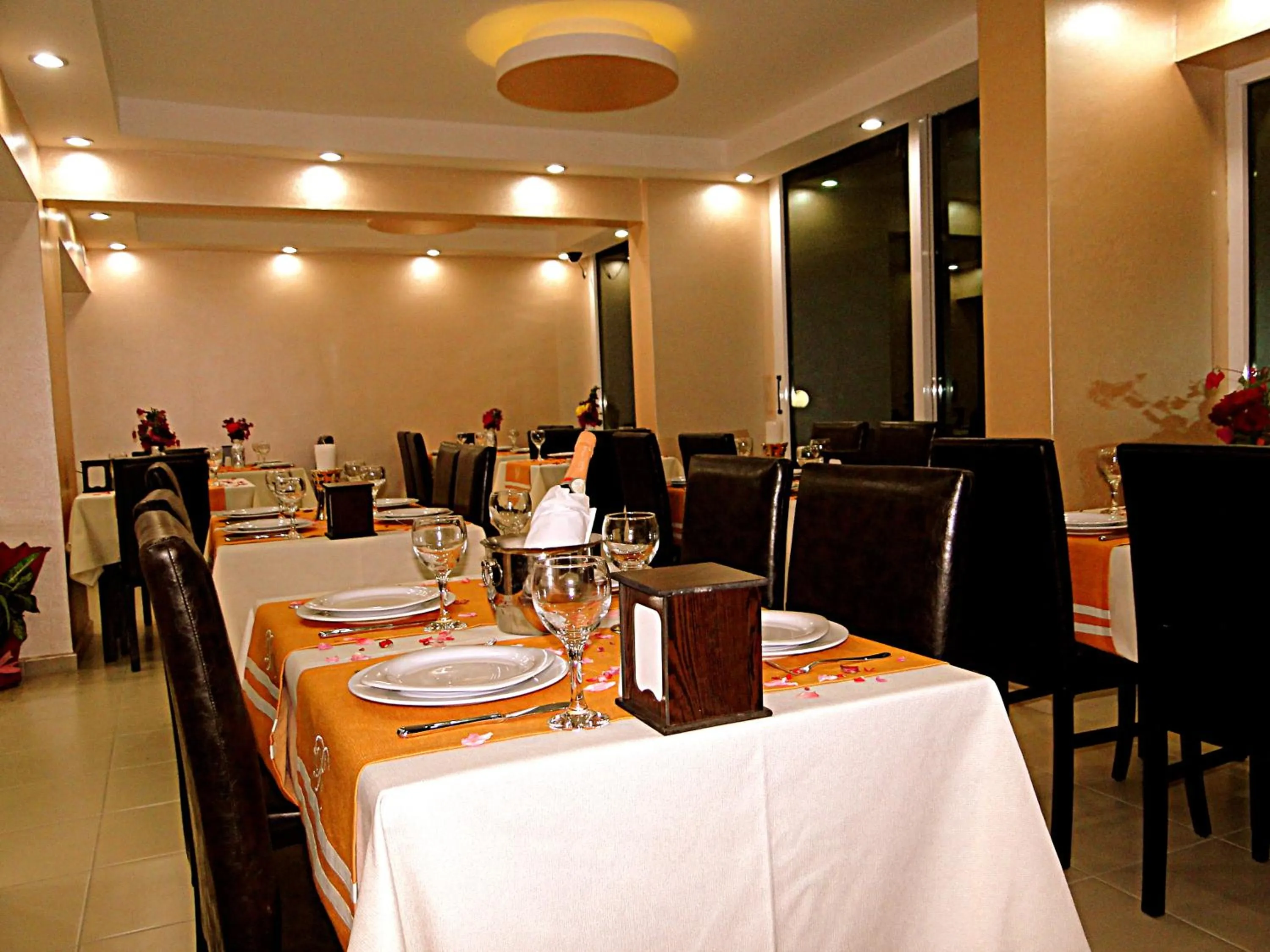 Restaurant/places to eat in Rumana Hotel