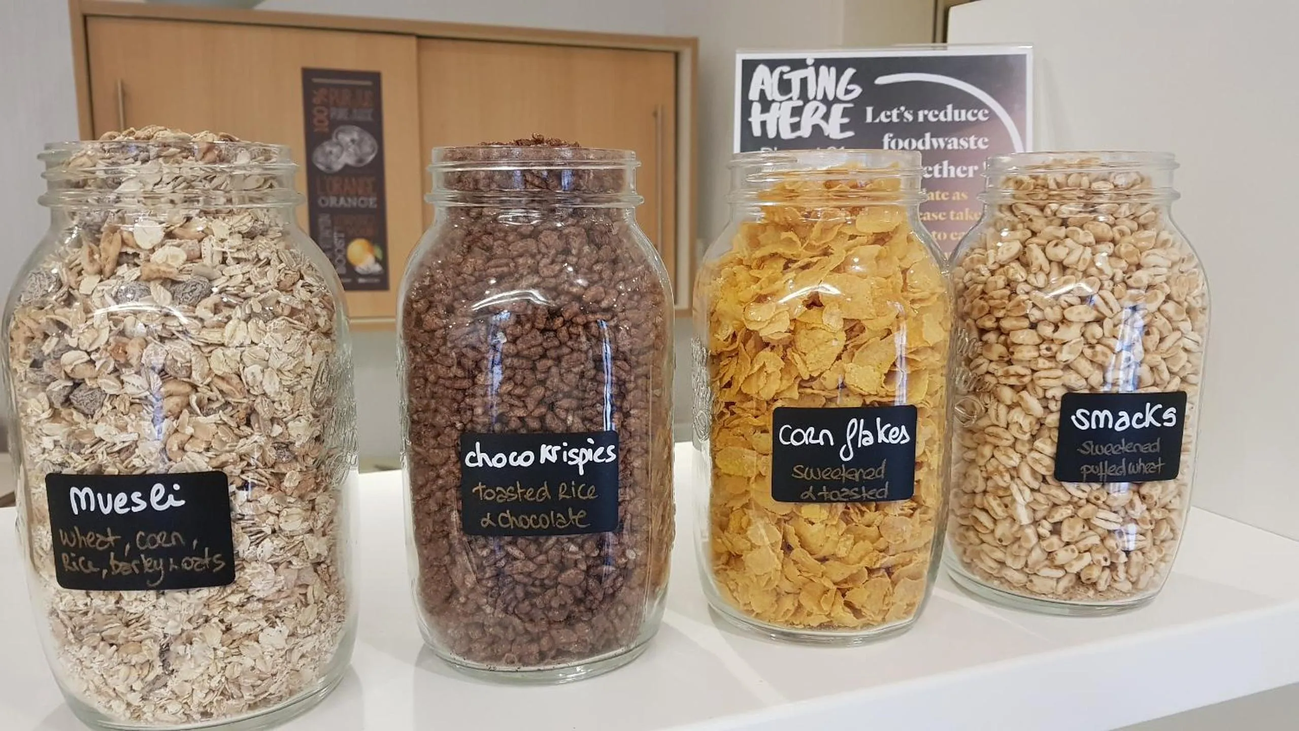 Buffet breakfast in ibis budget Genève Petit-Lancy