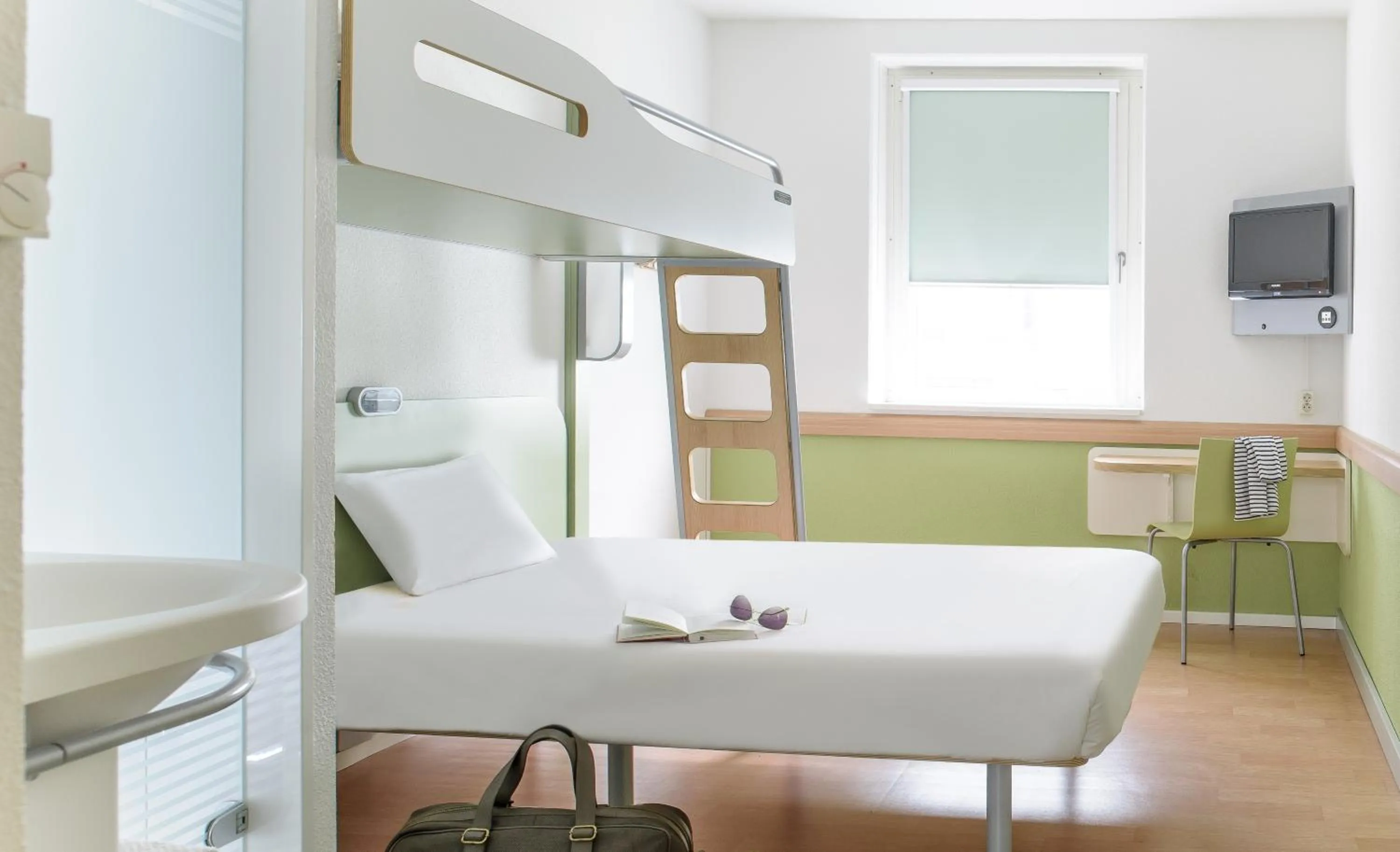 Day, Bed in ibis budget Genève Petit-Lancy