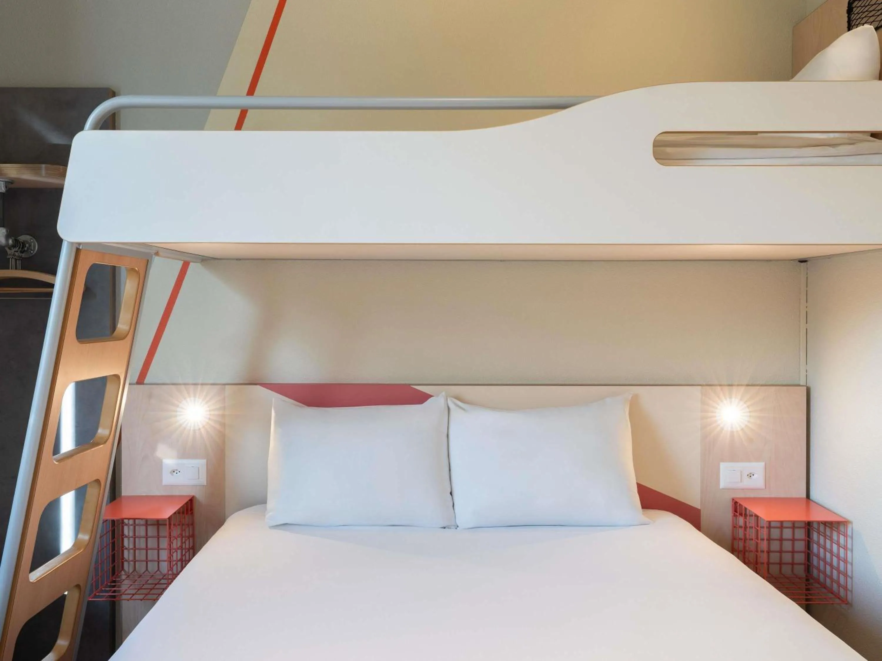 Bedroom, Bed in ibis budget Genève Petit-Lancy