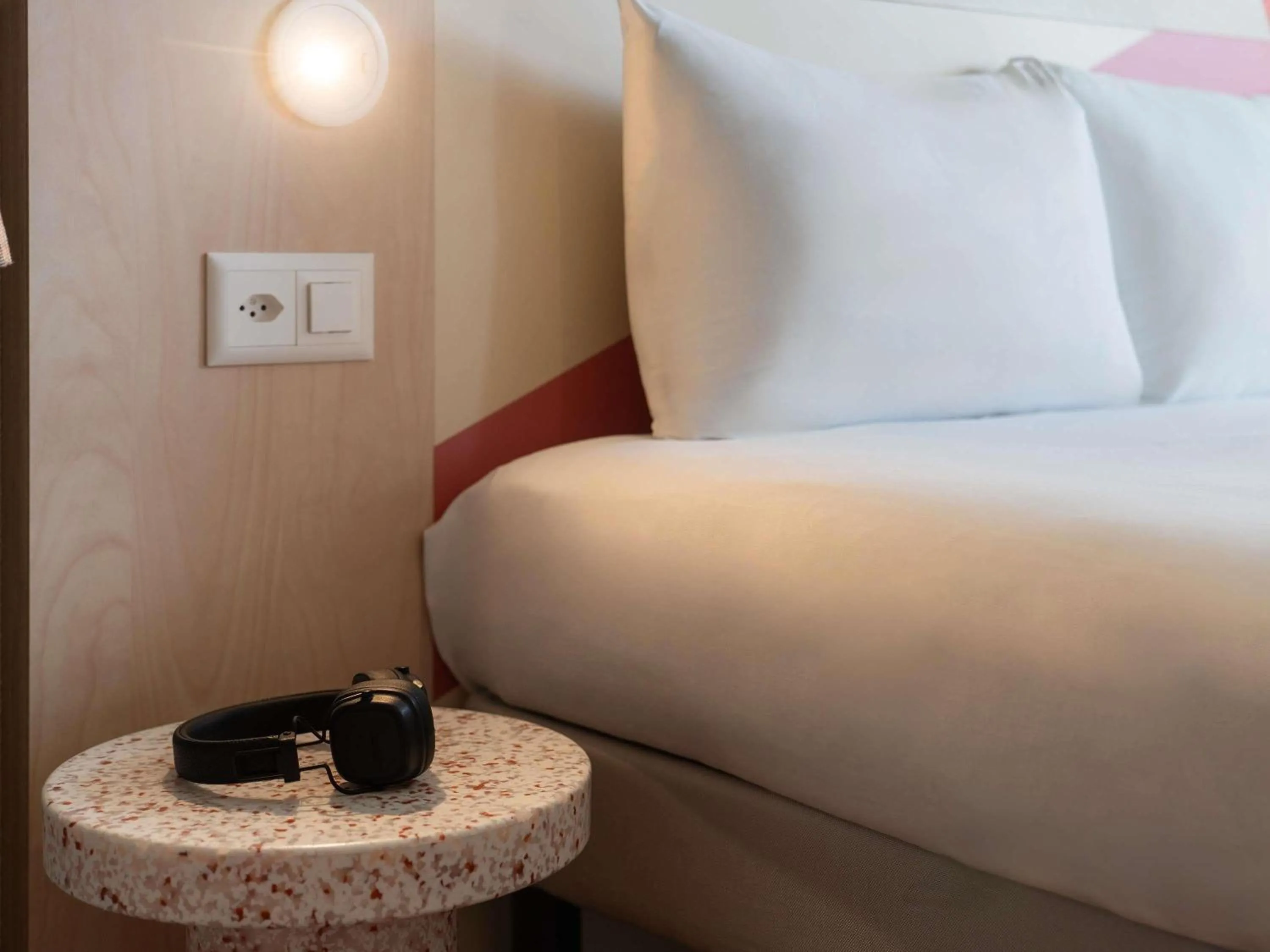 Bedroom, Bed in ibis budget Genève Petit-Lancy