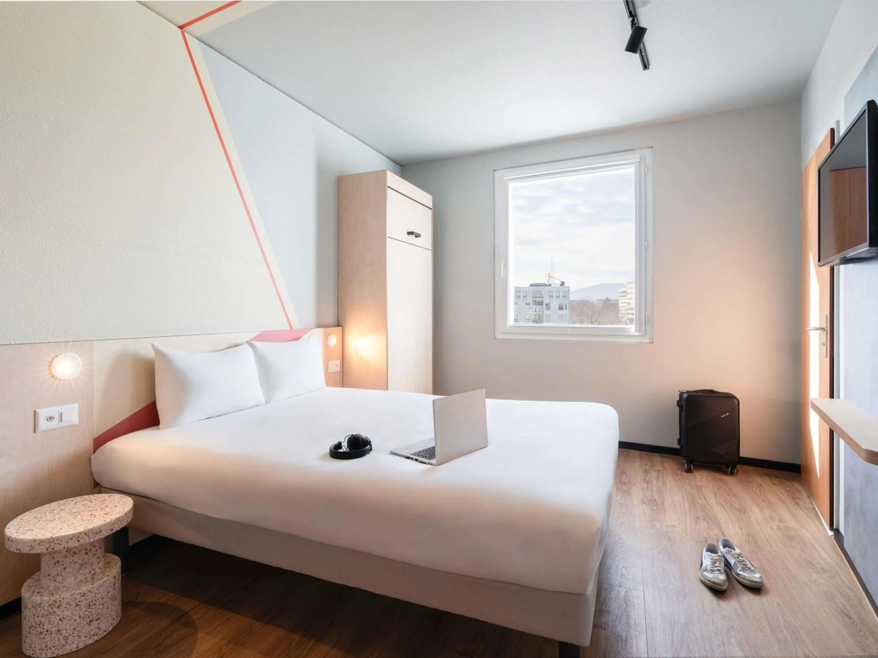 Bedroom, Bed in ibis budget Genève Petit-Lancy