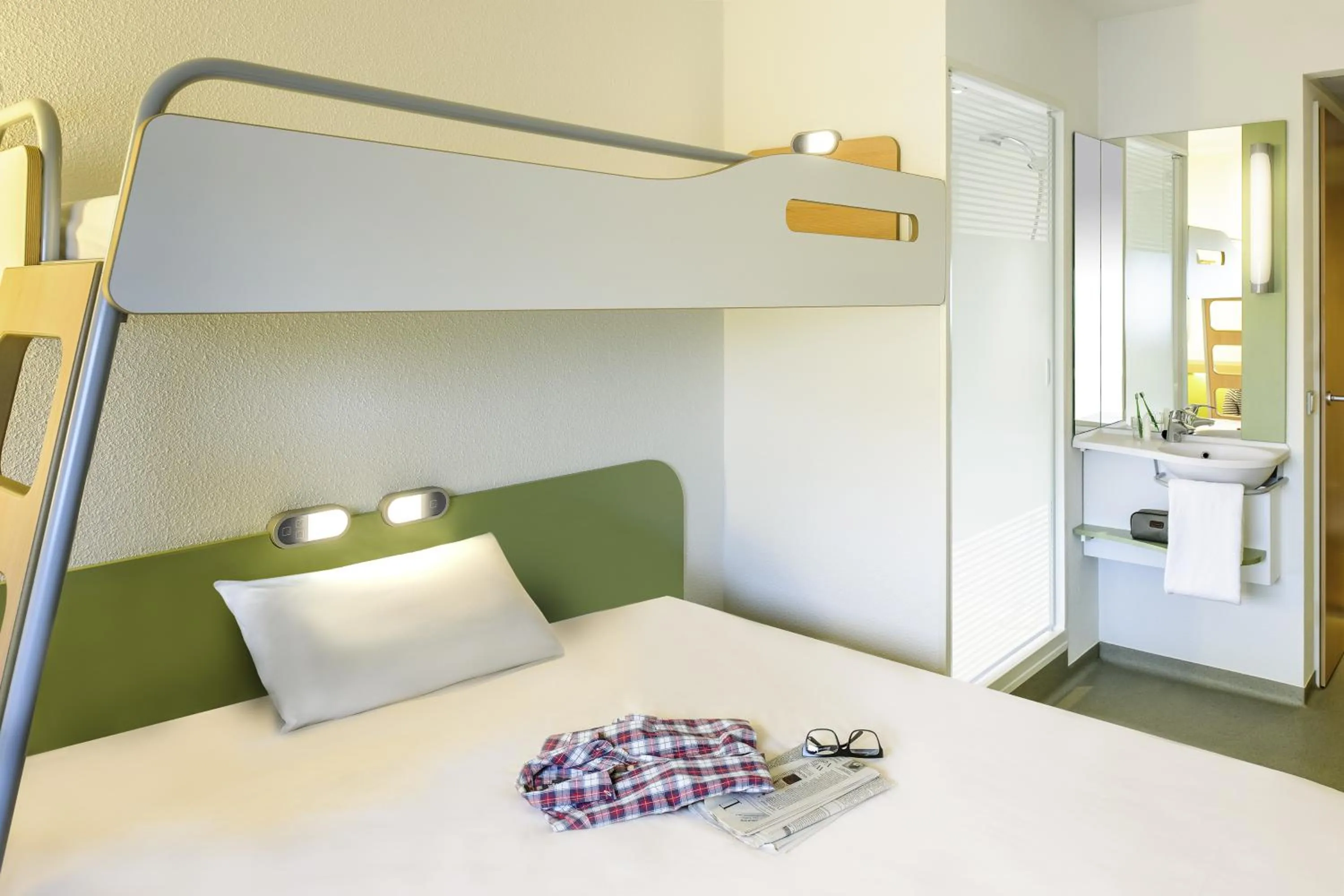 bunk bed, Bed in ibis budget Genève Petit-Lancy
