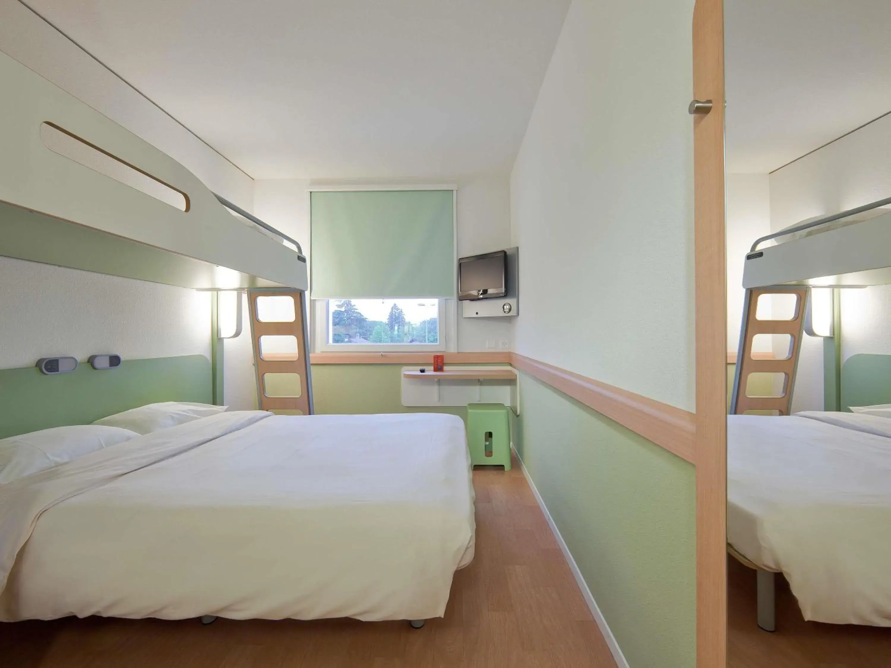 Bedroom, Bed in ibis budget Genève Petit-Lancy Bedroom, Bed in ibis budget Genève Petit-Lancy