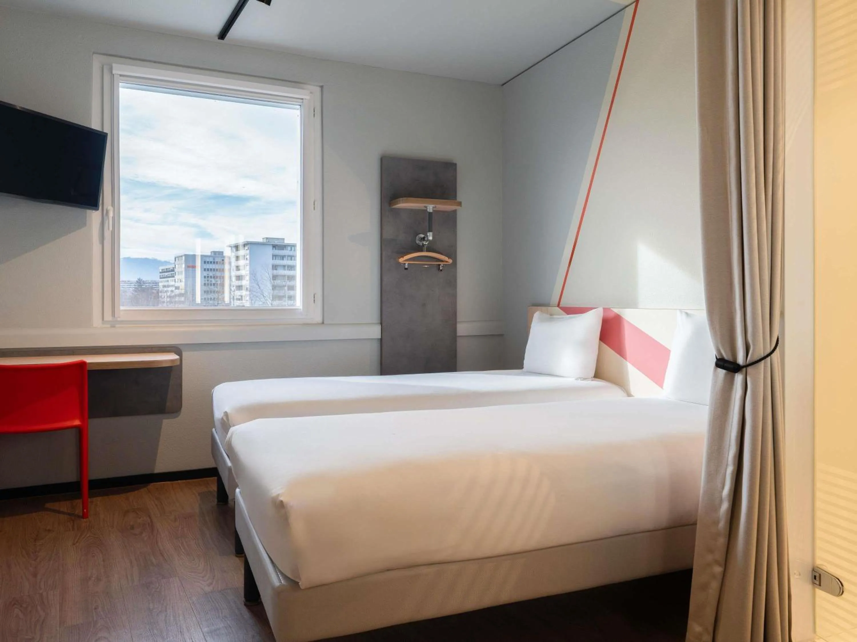 Bedroom, Bed in ibis budget Genève Petit-Lancy