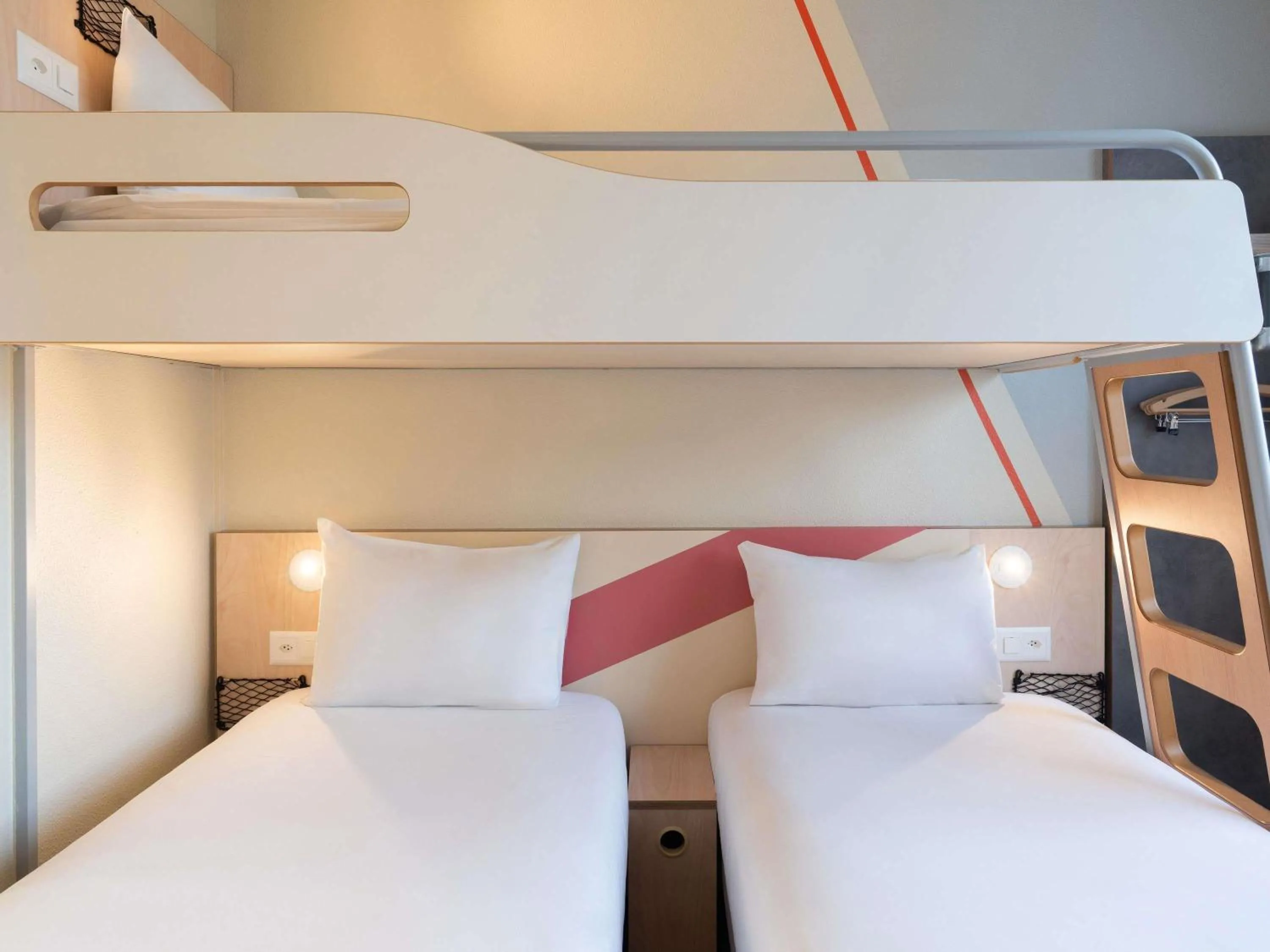 Bedroom, Bed in ibis budget Genève Petit-Lancy