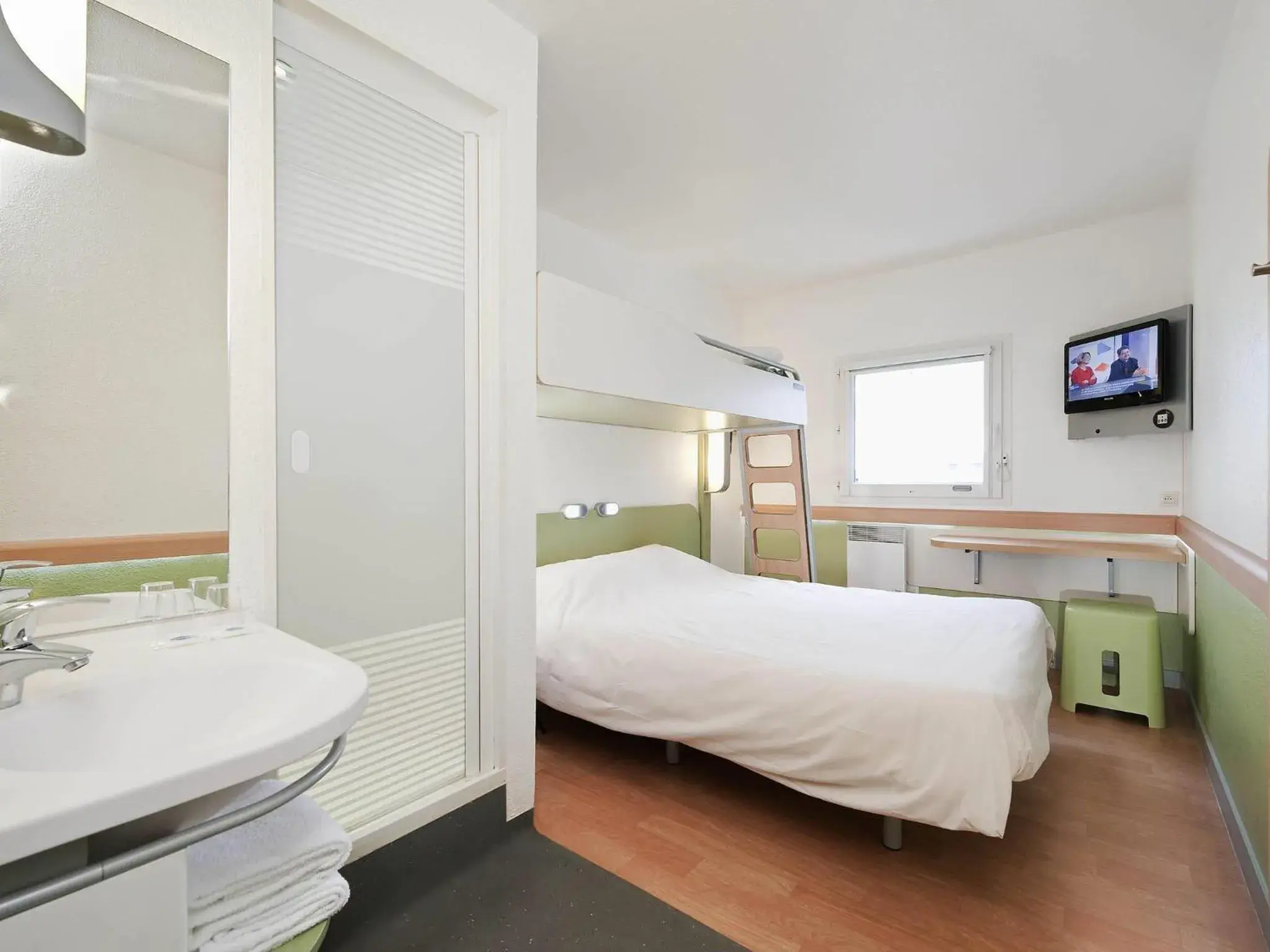 Bedroom, Bed in ibis budget Genève Petit-Lancy Bedroom, Bed in ibis budget Genève Petit-Lancy