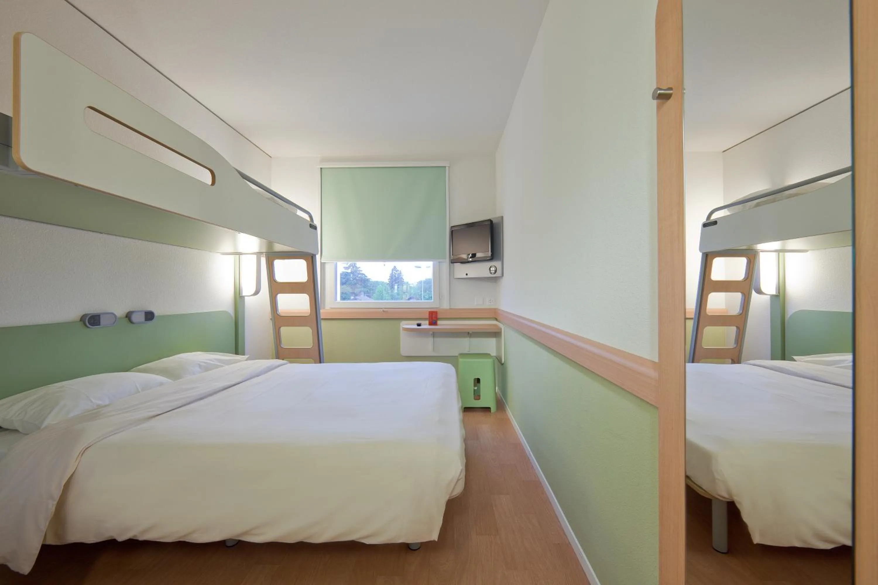 Photo of the whole room, Bed in ibis budget Genève Petit-Lancy