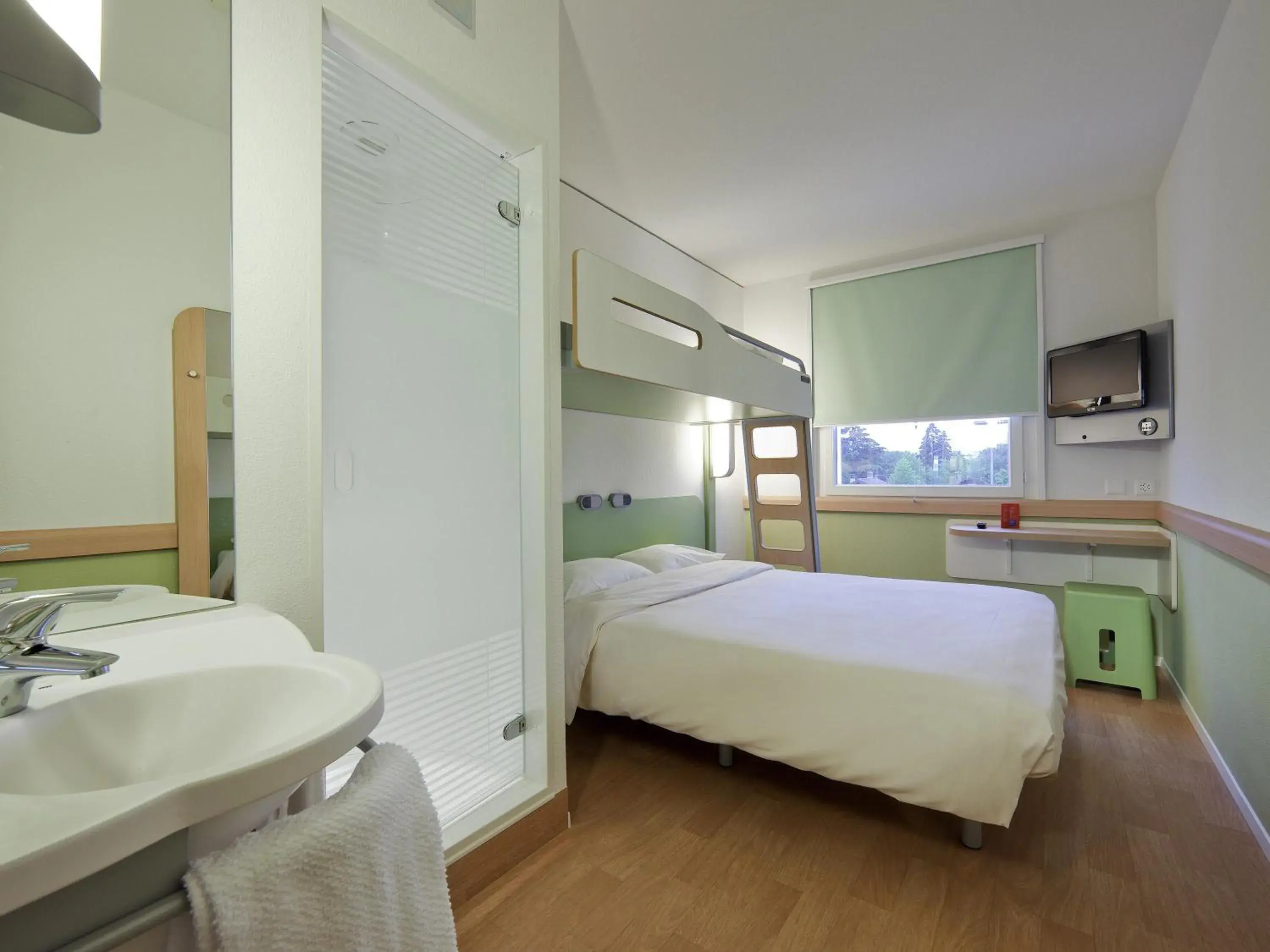 Bedroom, Bed in ibis budget Genève Petit-Lancy Bedroom, Bed in ibis budget Genève Petit-Lancy