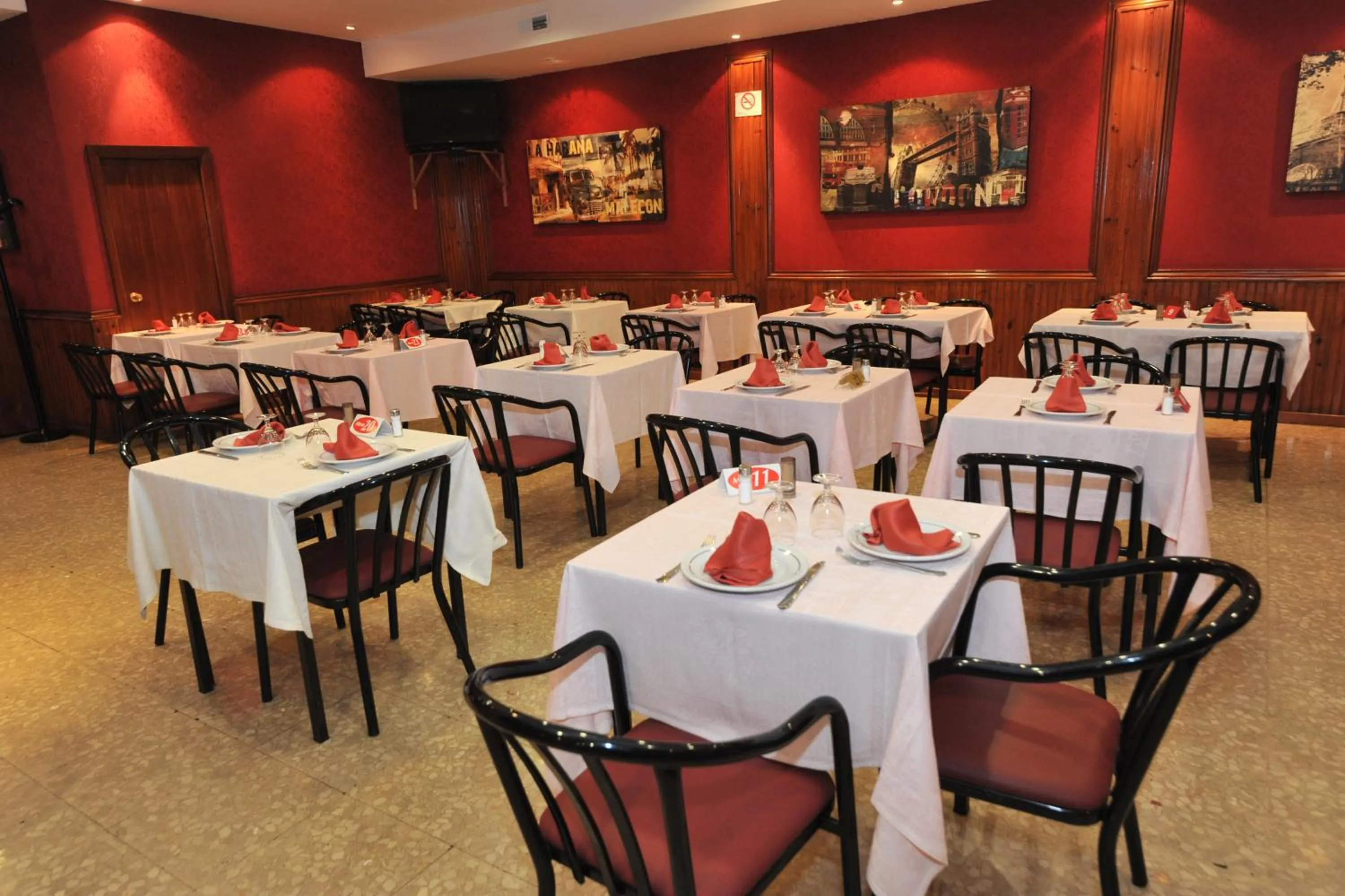 Restaurant/places to eat in Hostal Goyma II