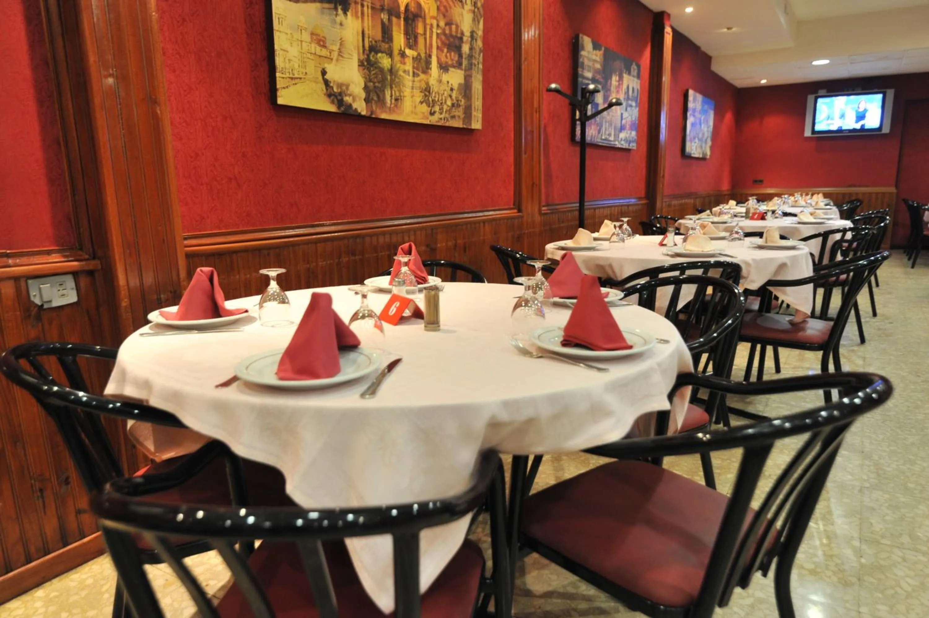 Restaurant/places to eat in Hostal Goyma II