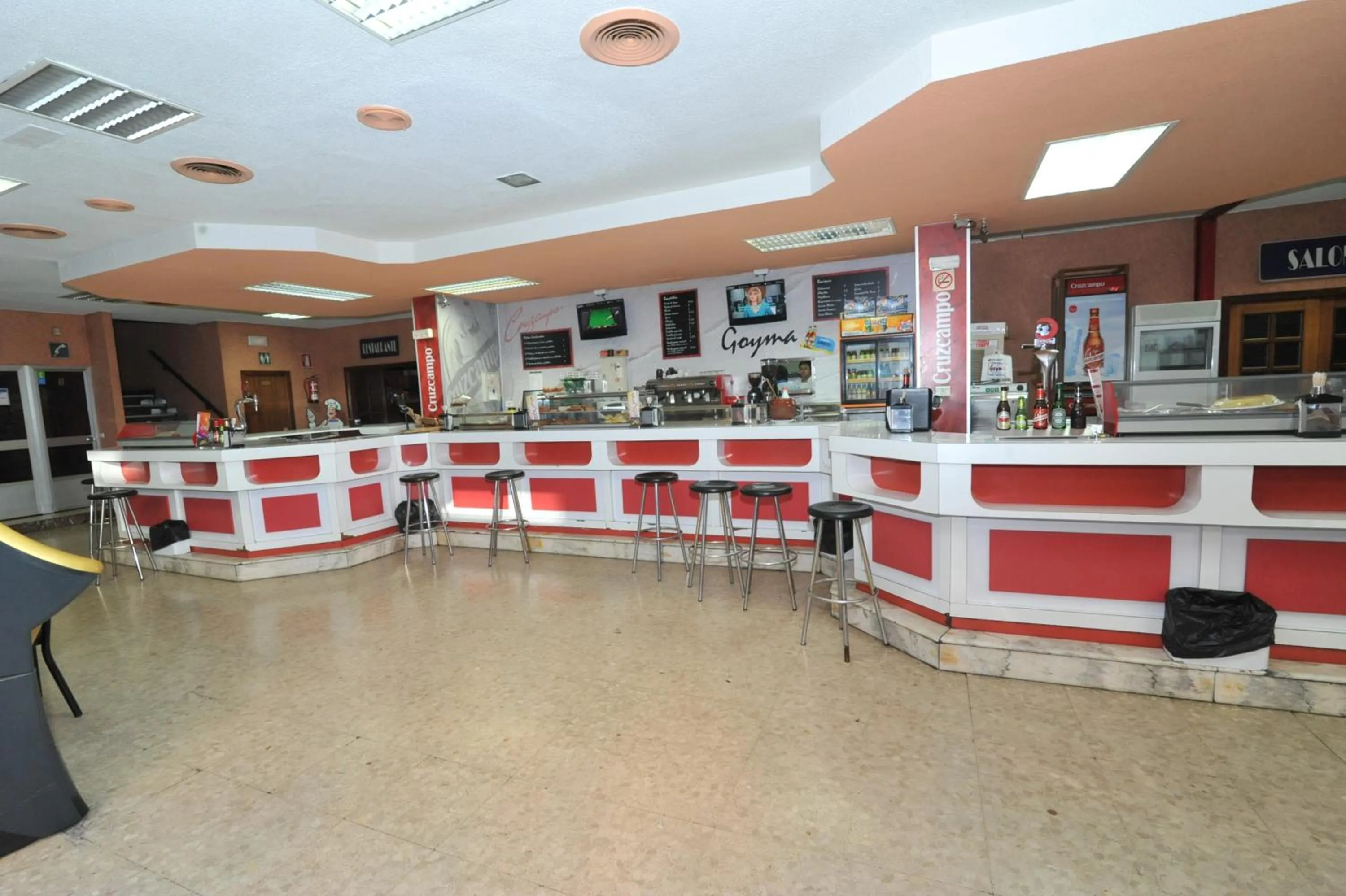 Lounge or bar in Hostal Goyma II