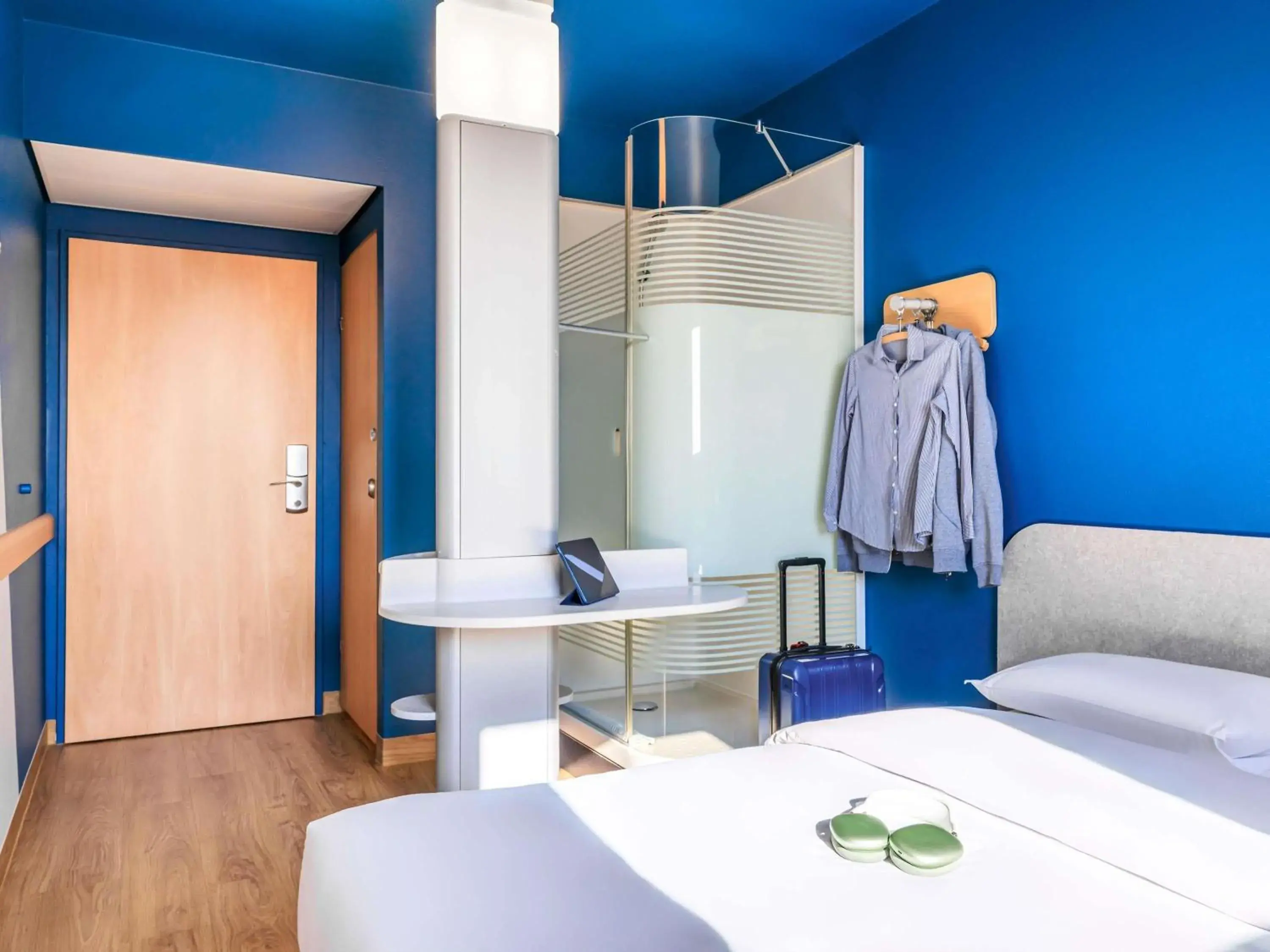 Bedroom, Bed in Ibis budget Lausanne-Bussigny Bedroom, Bed in Ibis budget Lausanne-Bussigny