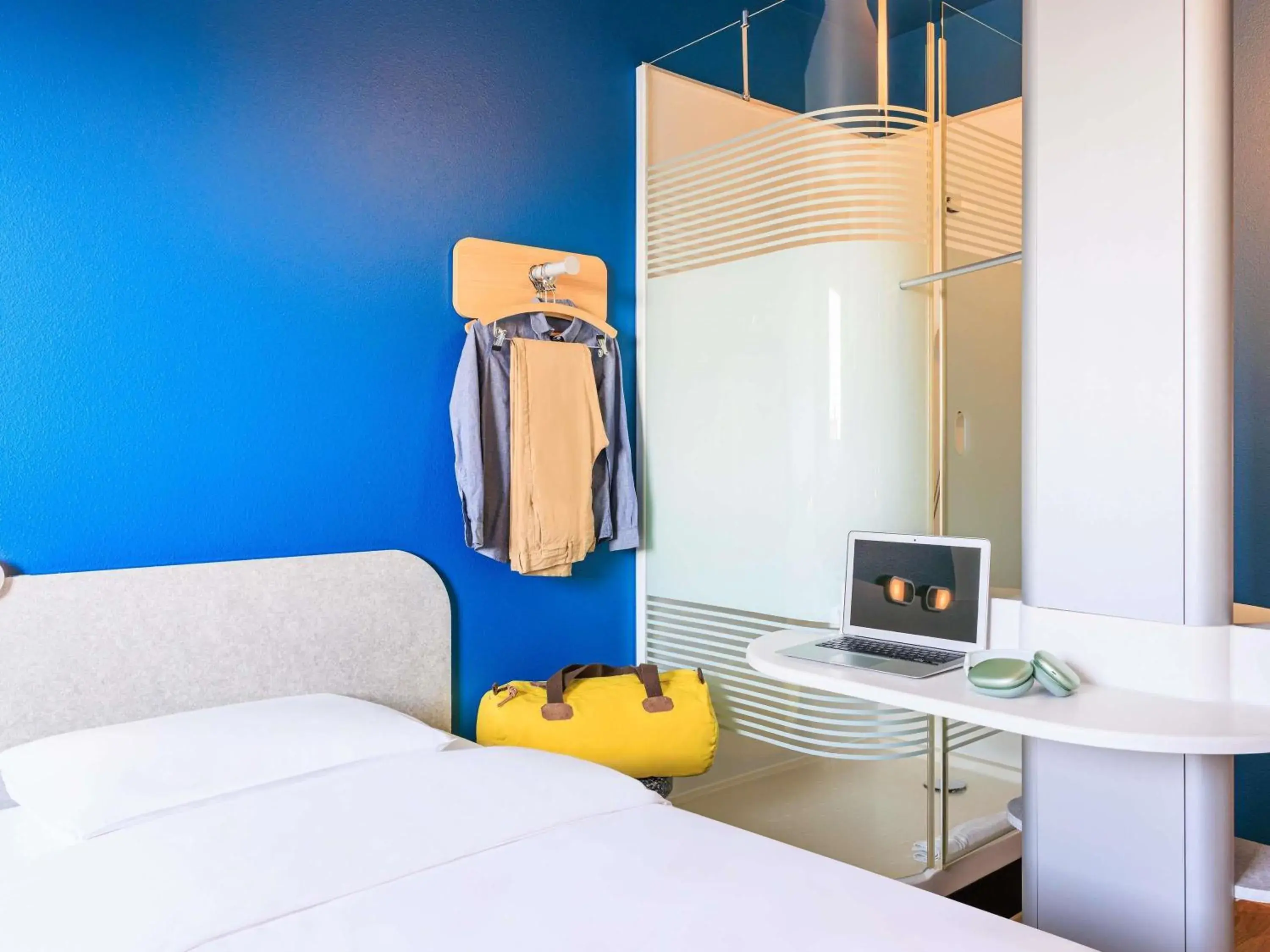 Bedroom, Bed in Ibis budget Lausanne-Bussigny Bedroom, Bed in Ibis budget Lausanne-Bussigny