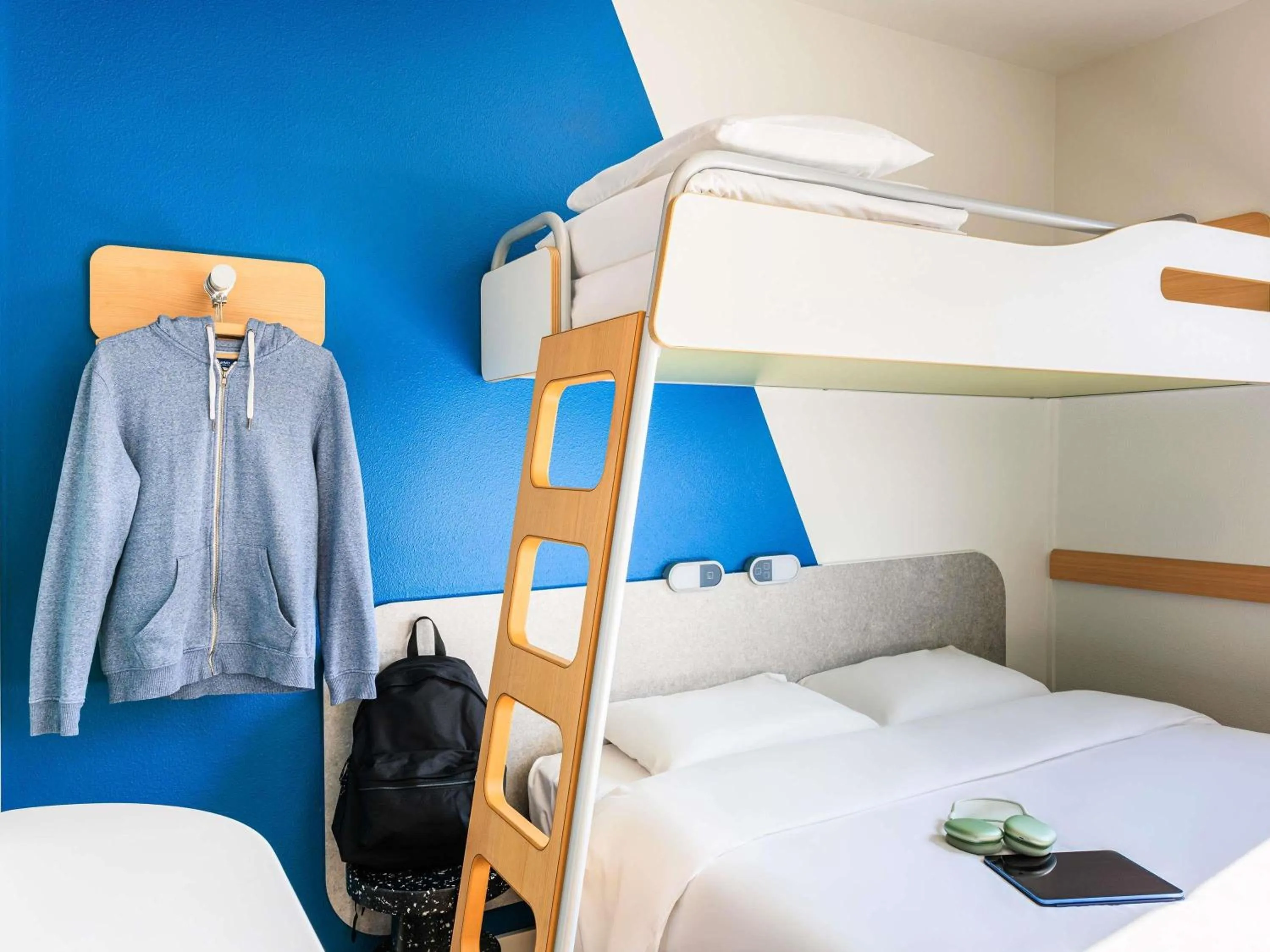 Bedroom, Bed in Ibis budget Lausanne-Bussigny