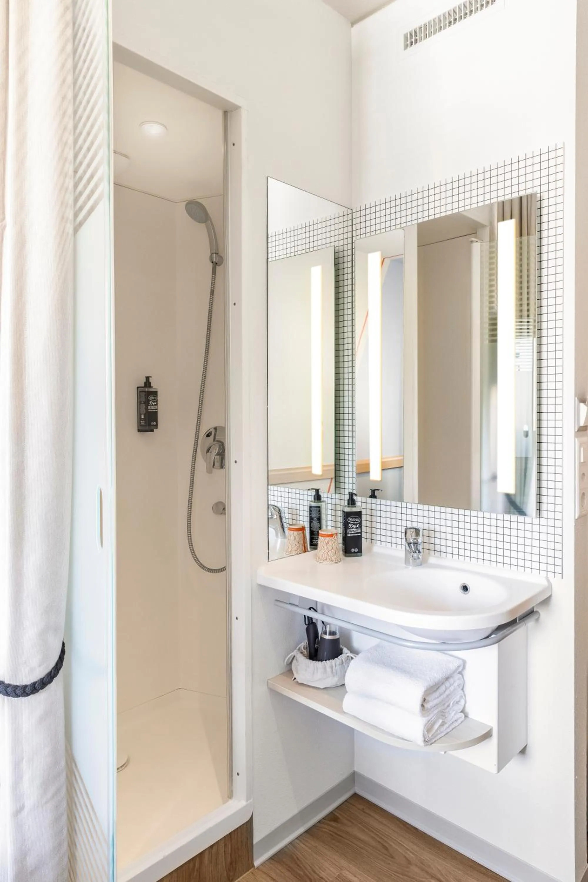 Bathroom in ibis budget Lugano Paradiso