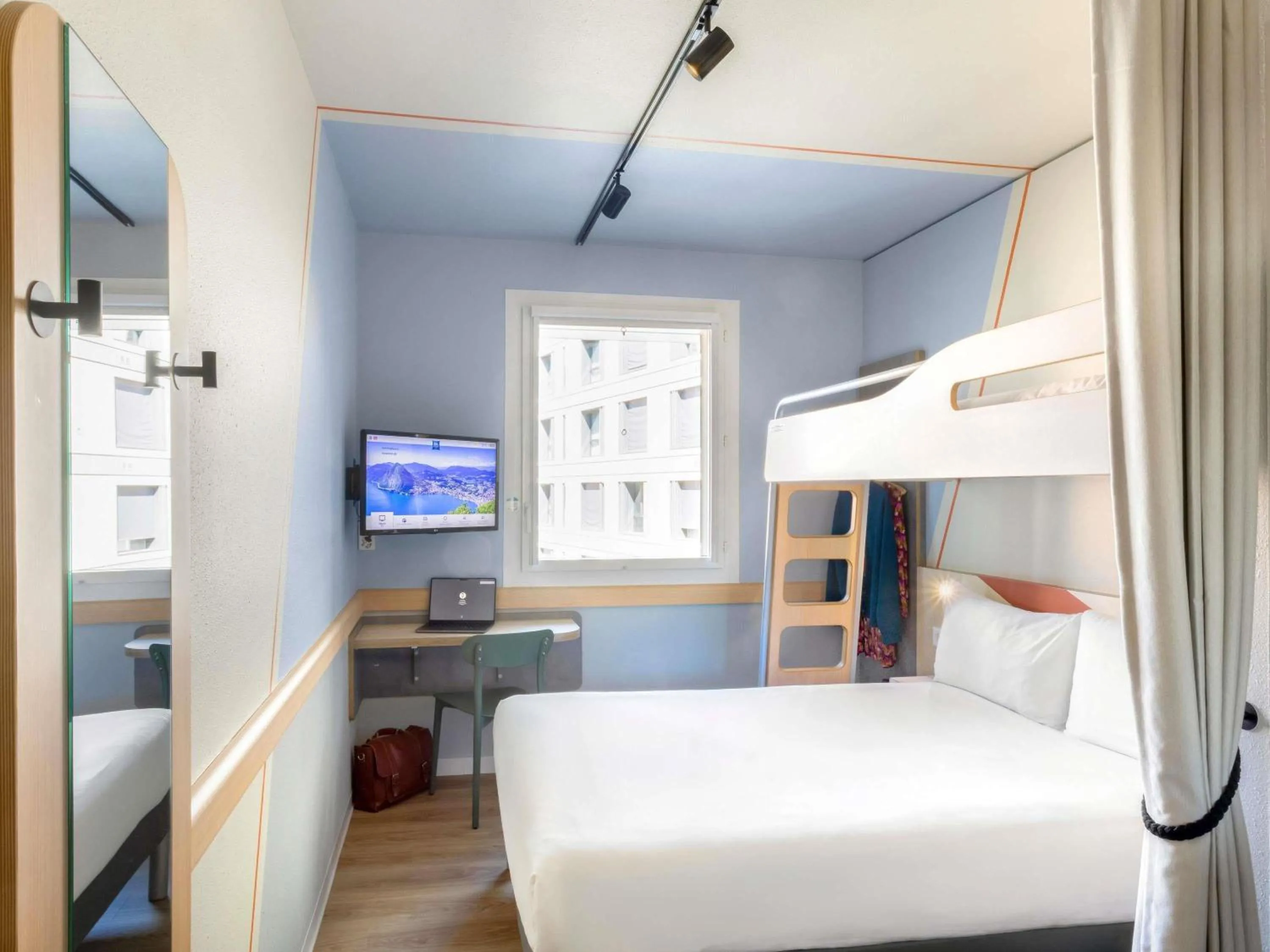 Bedroom, Bed in ibis budget Lugano Paradiso