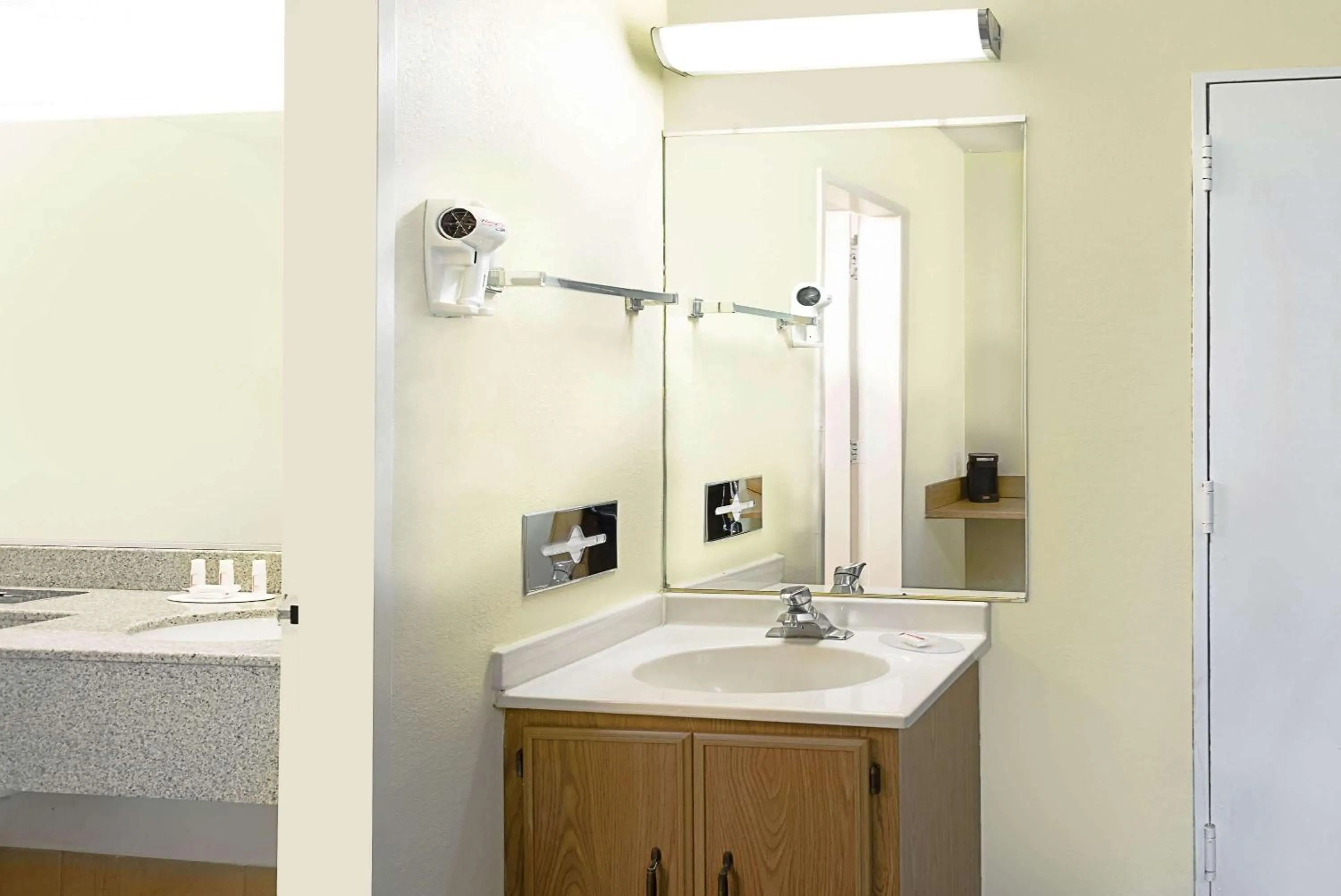 Bathroom in Howard Johnson by Wyndham Newburgh