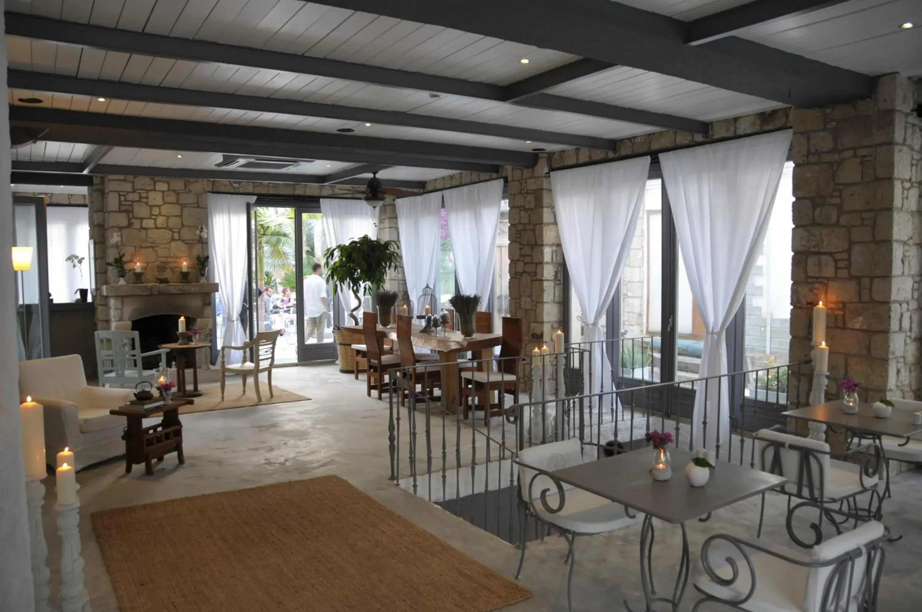 Communal lounge/ TV room in Alaçatı Ala Hotel - Special Category Communal lounge/ TV room in Alaçatı Ala Hotel - Special Category