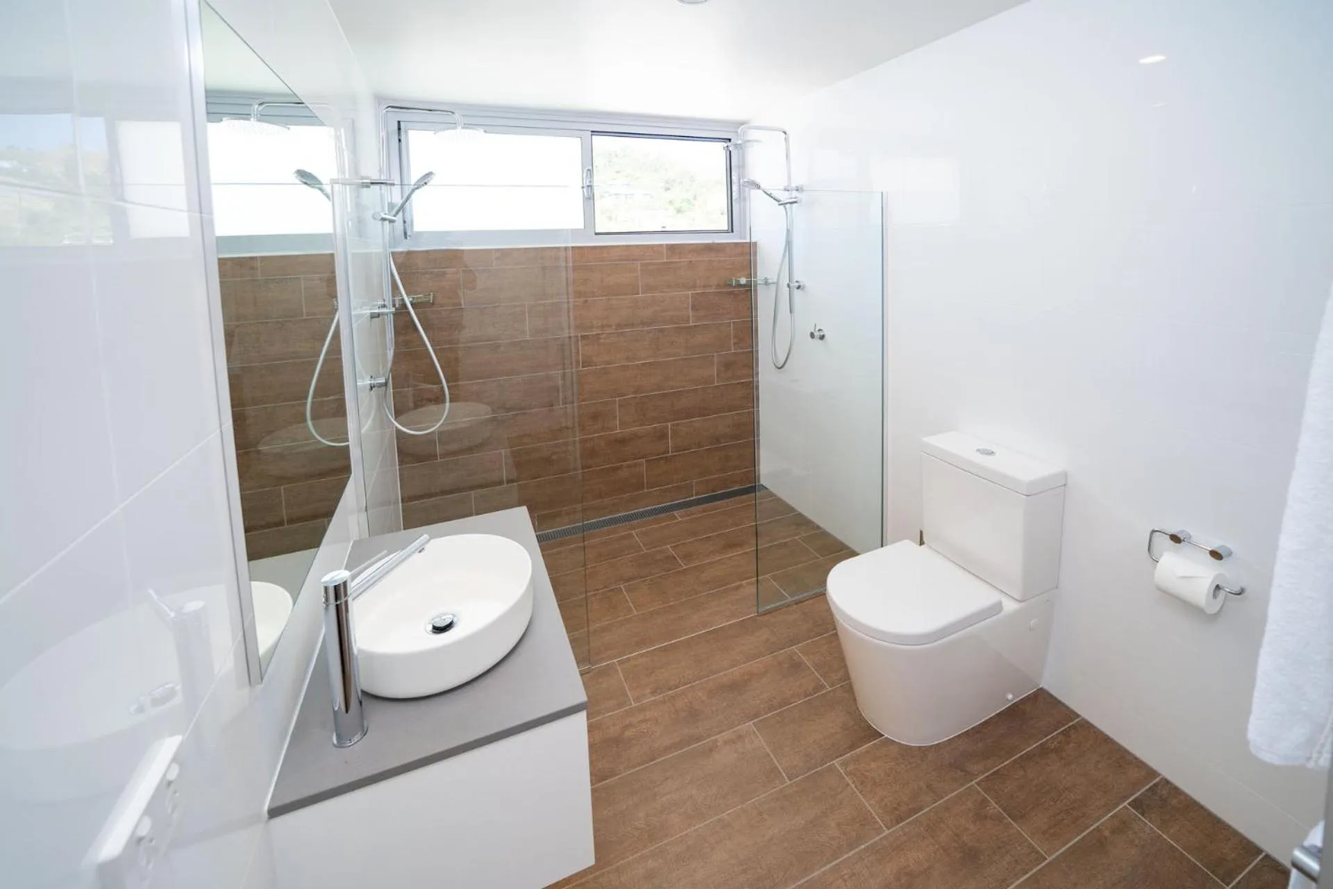 Shower in Harbour Cove