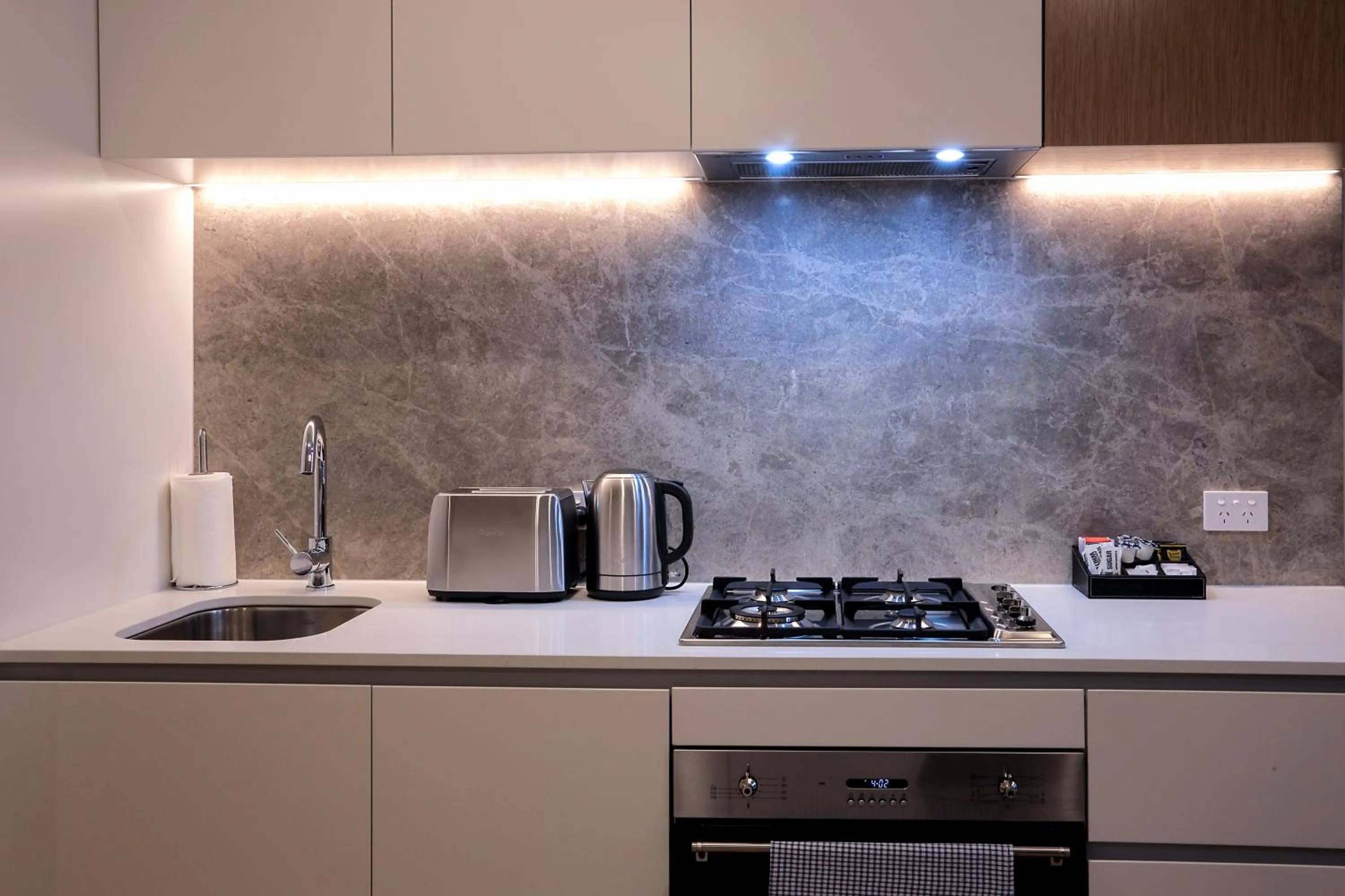 Kitchen or kitchenette in Flagstaff Green Apartments