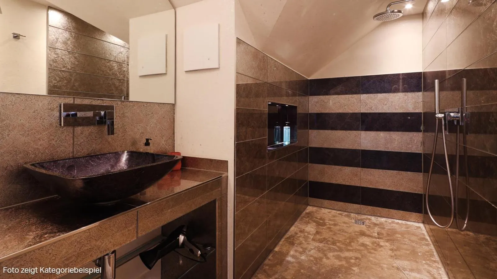 Shower in Hotel Hof Galerie