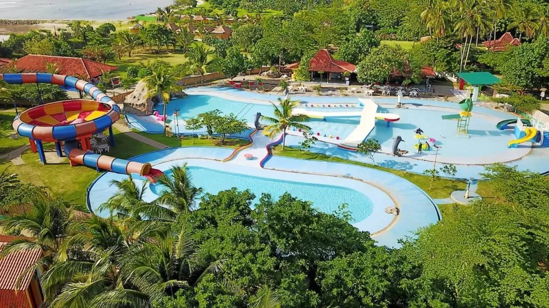 Swimming pool in Avery Coconut Island Waterpark Beach Resort Carita